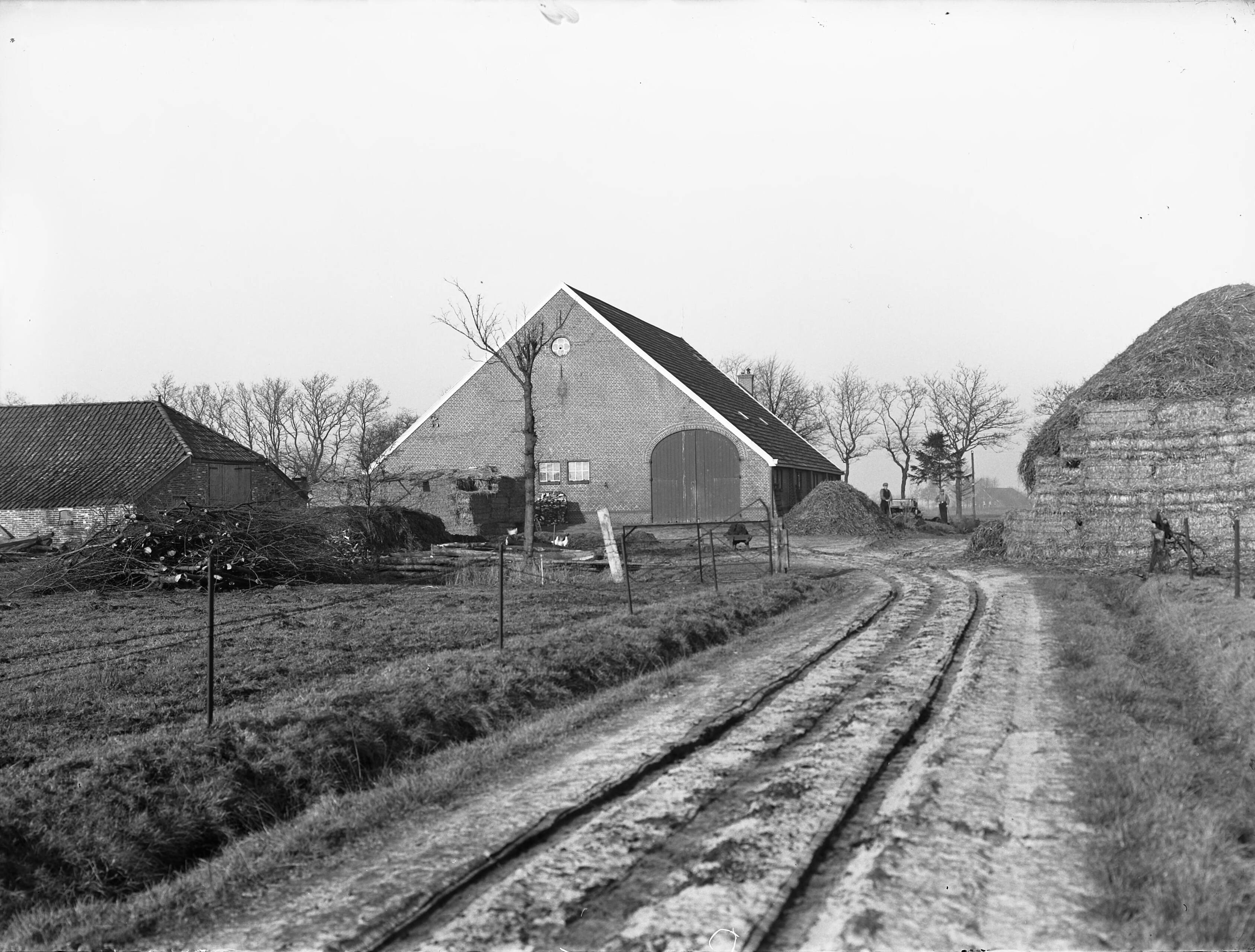 Fotocollectie Nederlandse Heidemaatschappij — Boerderij te Vlagtwedde (Toxopeus) — Foto: Fotograaf Onbekend / Heidemij. Licentie: Set B: Rechtenvrij / Publiek Domein. Bron: Nationaal Archief. http://hdl.handle.net/10648/ae5fc6e6-d0b4-102d-bcf8-003048976d84