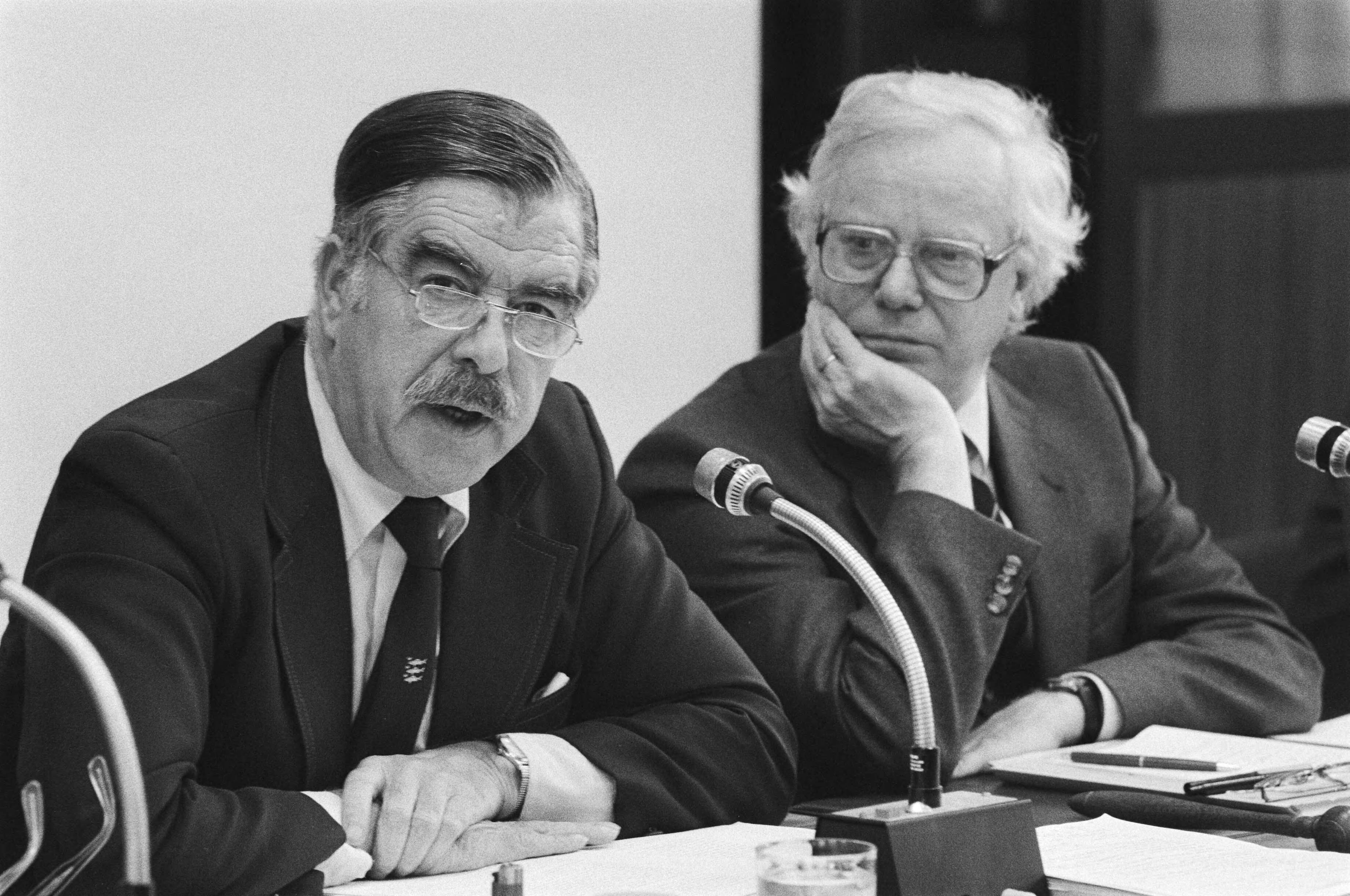 Fotocollectie Anefo — Kamercommissie Landbouw en Visserij sprak met staatssecrtearis Ploeg in Den Haag over o.m. Sportvisserij — Foto: Croes, Rob C. / Anefo. Licentie: Set B: Rechtenvrij / Publiek Domein. Bron: Nationaal Archief. http://hdl.handle.net/10648/ad3f9d5e-d0b4-102d-bcf8-003048976d84