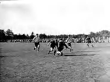 Fotocollectie Anefo — Hockey. Laren tegen Delftse studenten — Foto: Rossem, Wim van / Anefo. Licentie: Set B: Rechtenvrij / Publiek Domein. Bron: Nationaal Archief. http://hdl.handle.net/10648/a96bb9ce-d0b4-102d-bcf8-003048976d84