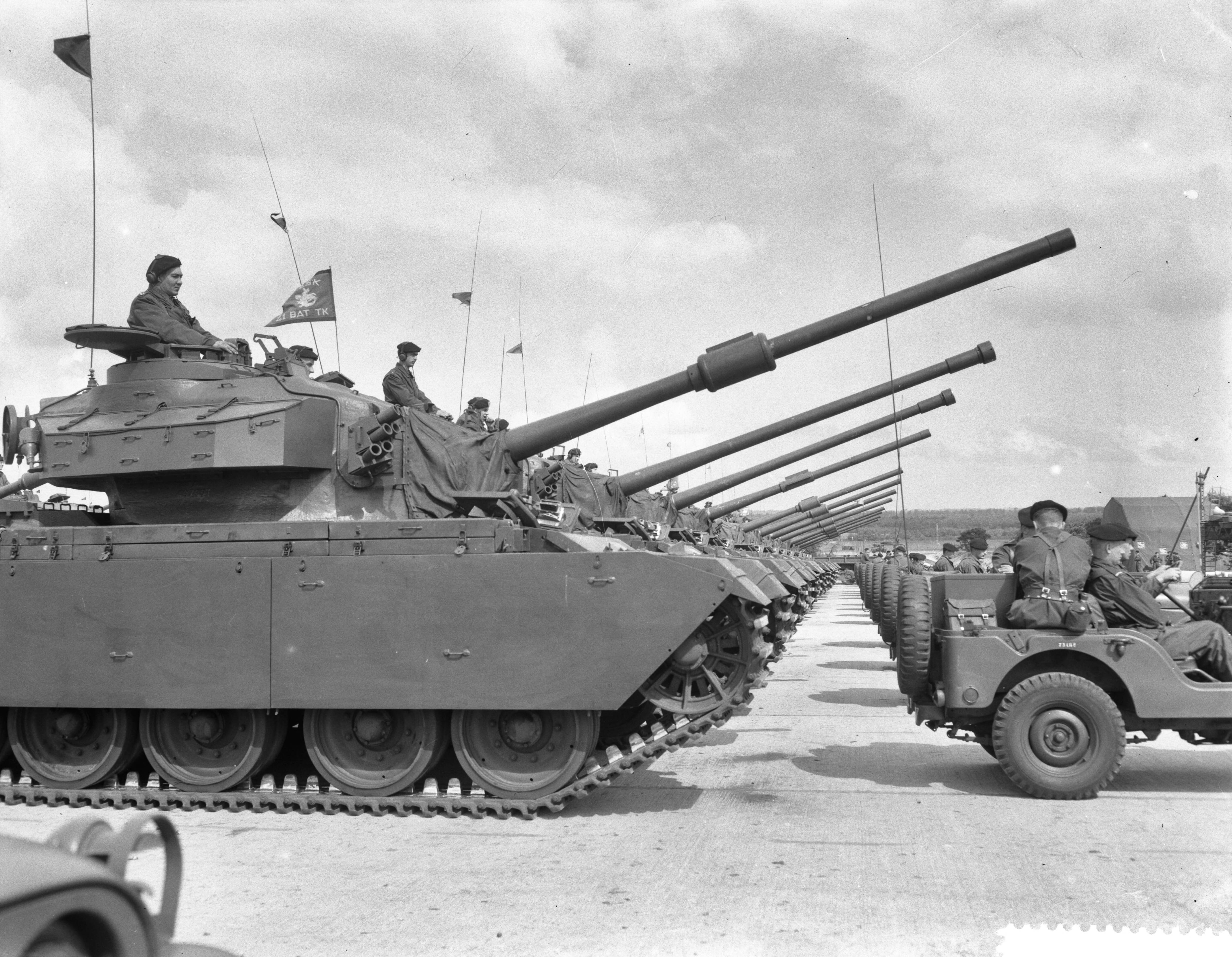 Fotocollectie Anefo — Demonstraties van Centuriontanks op de Vlasakkers. Opgesteld bataljon Centuriontanks — Foto: Lindeboom, Henk / Anefo. Licentie: Set B: Rechtenvrij / Publiek Domein. Bron: Nationaal Archief. http://hdl.handle.net/10648/a994ffe6-d0b4-102d-bcf8-003048976d84