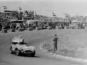 Fotocollectie Anefo — Autoraces op Zandvoort — Foto: Bilsen, Joop van / Anefo. Licentie: Set B: Rechtenvrij / Publiek Domein. Bron: Nationaal Archief. http://hdl.handle.net/10648/a961a98e-d0b4-102d-bcf8-003048976d84