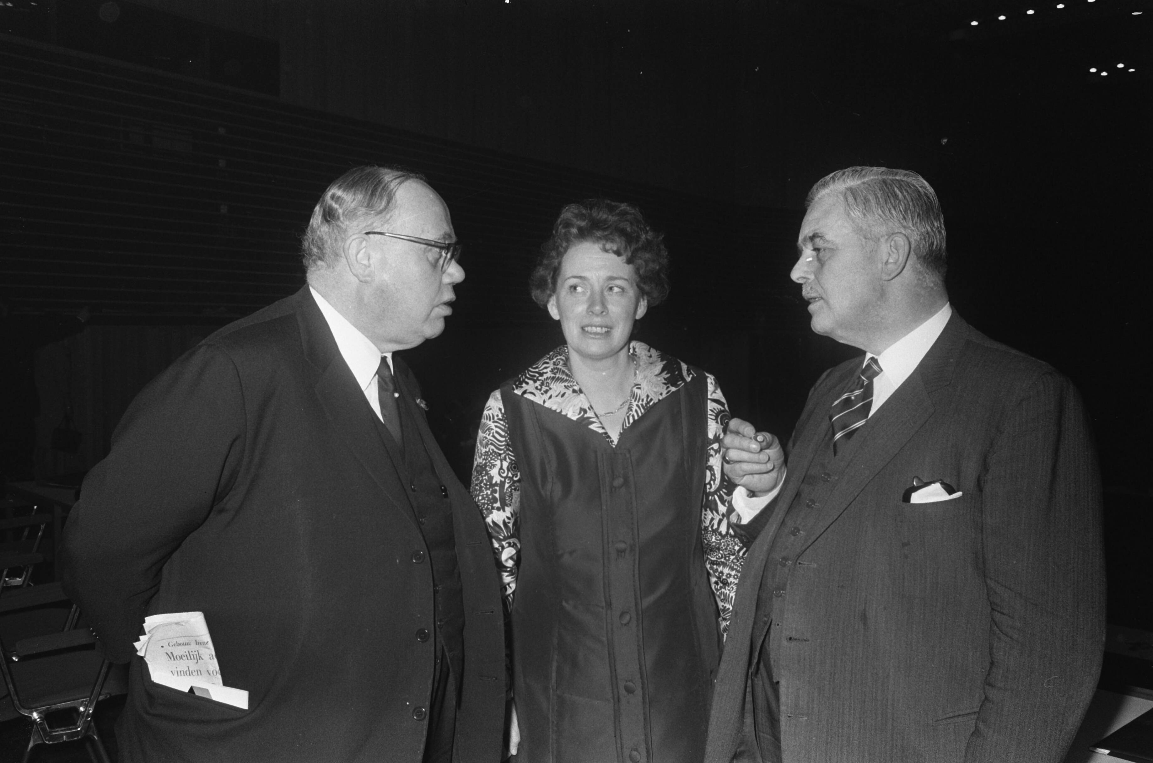 Fotocollectie Anefo — Jaarvergadering VVD in Breda. Mr. H. van Riel (voorzitter I-Kamer), mevrouw H. van Someren Downer , mr. W. J. Geertsema (II-Kamer-fractievoorzitter) / — Foto: Koch, Eric / Anefo. Licentie: Set B: Rechtenvrij / Publiek Domein. Bron: Nationaal Archief. http://hdl.handle.net/10648/ab8f4b6c-d0b4-102d-bcf8-003048976d84
