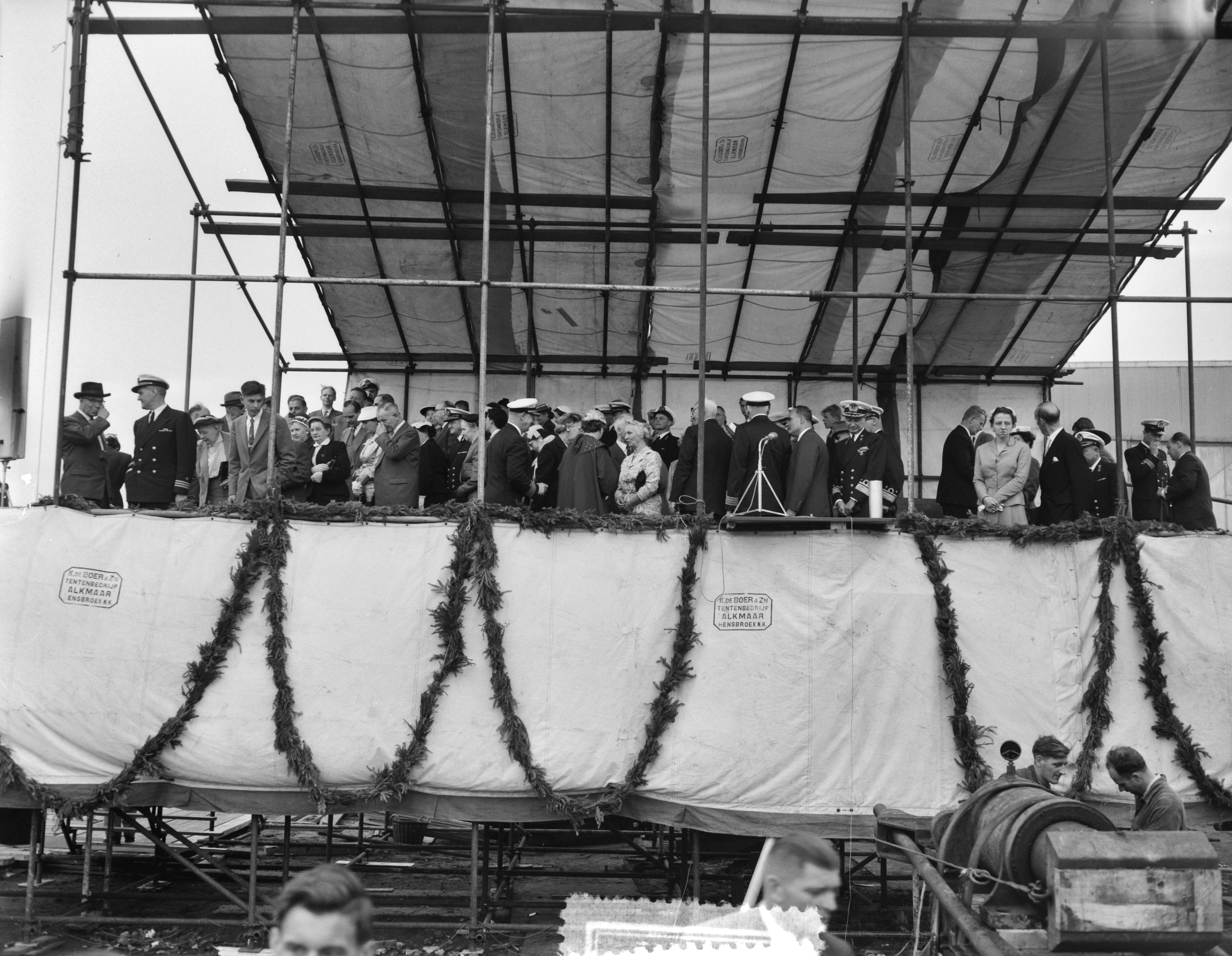 Fotocollectie Anefo — Tewaterlating mijnenveger Hr. Ms. "Meppel" bij Haarlemse Scheepsbouwmaatschappij — Foto: Rossem, Wim van / Anefo. Licentie: Set B: Rechtenvrij / Publiek Domein. Bron: Nationaal Archief. http://hdl.handle.net/10648/a94c1cae-d0b4-102d-bcf8-003048976d84