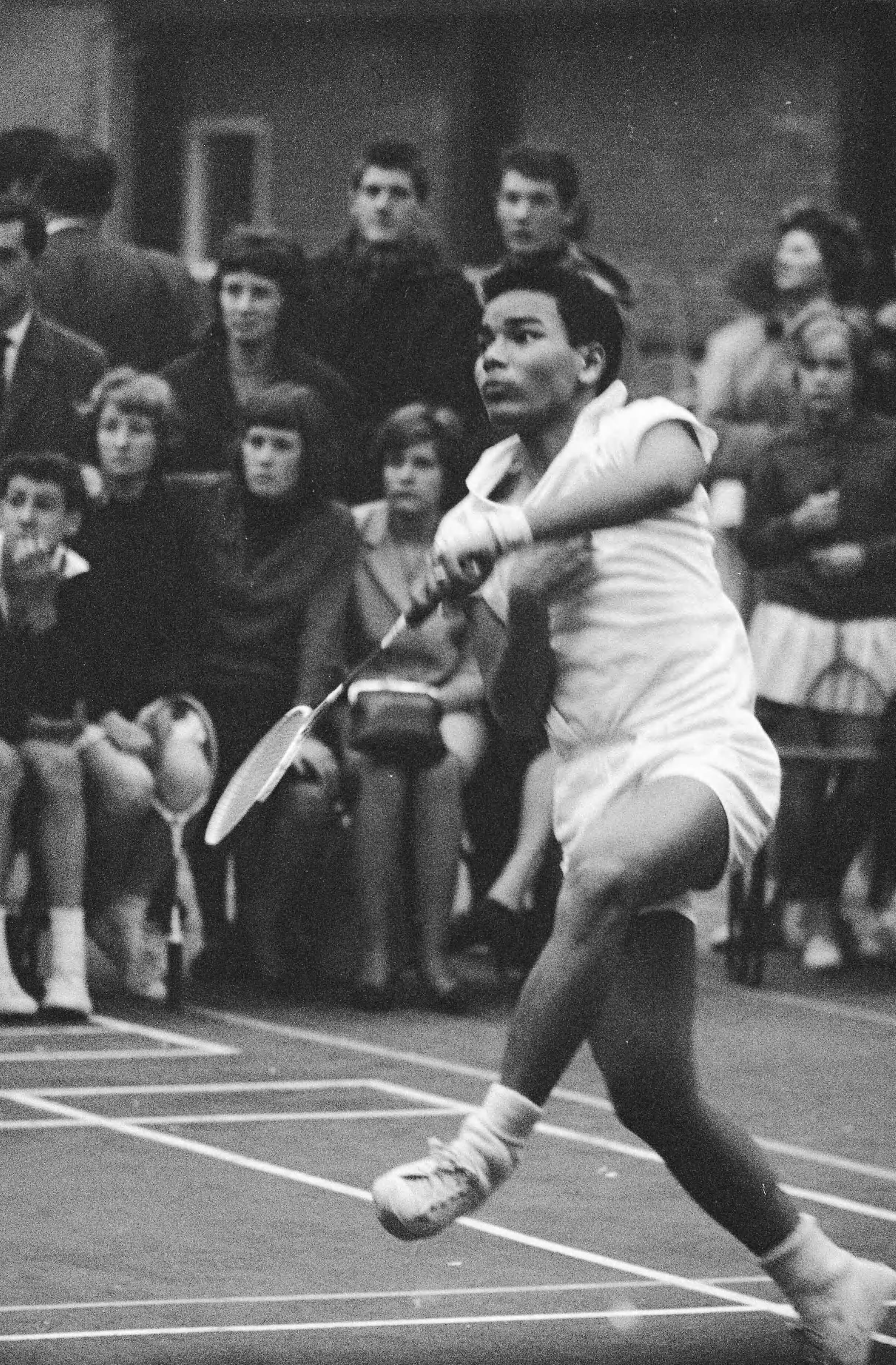 Fotocollectie Anefo — Nederlands Jeugdkampioenschap Badminton te Haarlem. Gerard Stellaard in aktie — Foto: Pot, Harry / Anefo. Licentie: Set B: Rechtenvrij / Publiek Domein. Bron: Nationaal Archief. http://hdl.handle.net/10648/aa539294-d0b4-102d-bcf8-003048976d84