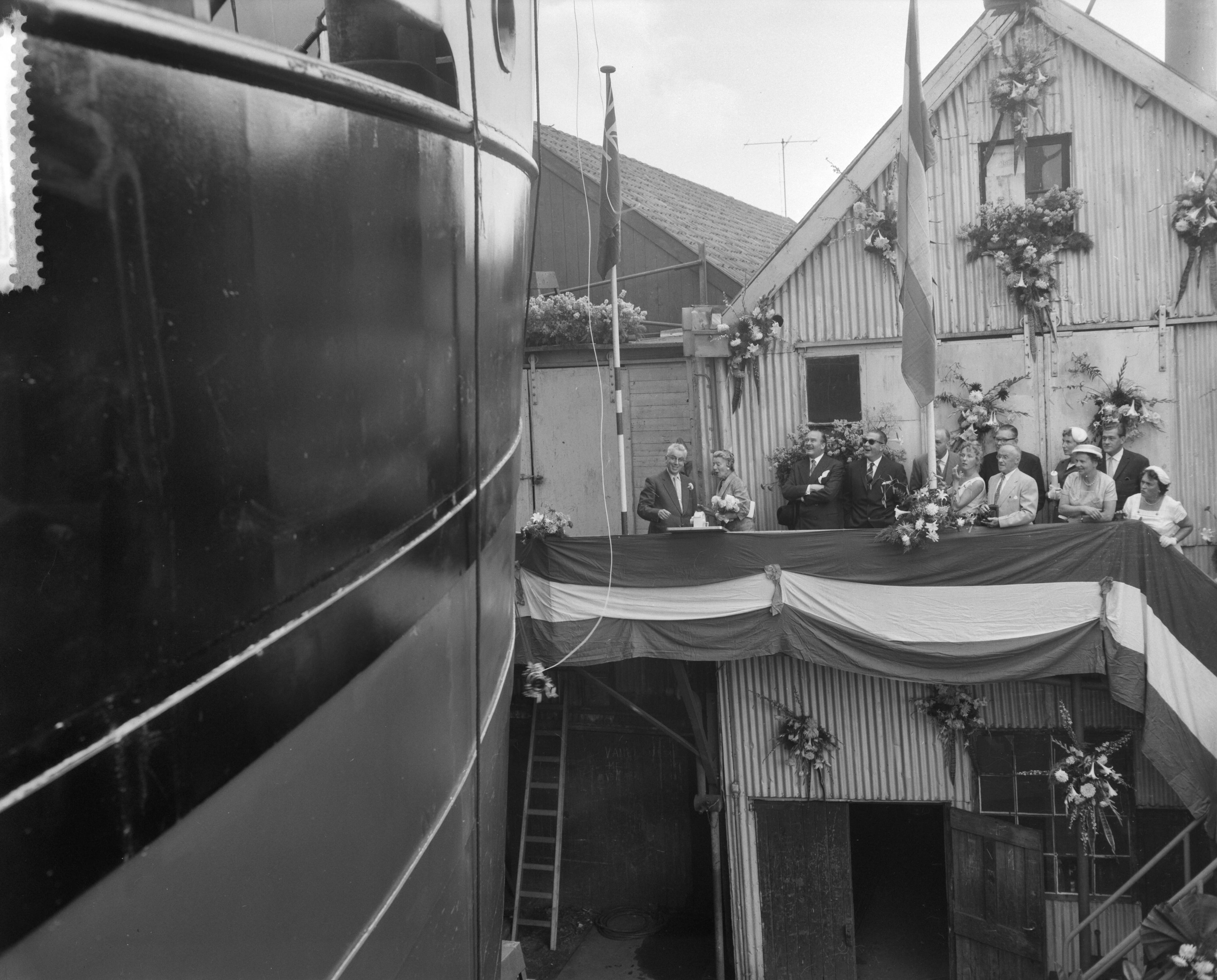 Tewaterlating van de "Castor Consol" bij de Zaanlandse scheepsbouwmaatschappij — Foto: Bilsen, Joop van / Anefo. — Licentie: Set B: Rechtenvrij / Publiek Domein. Bron: Nationaal Archief. http://hdl.handle.net/10648/a999ab9a-d0b4-102d-bcf8-003048976d84