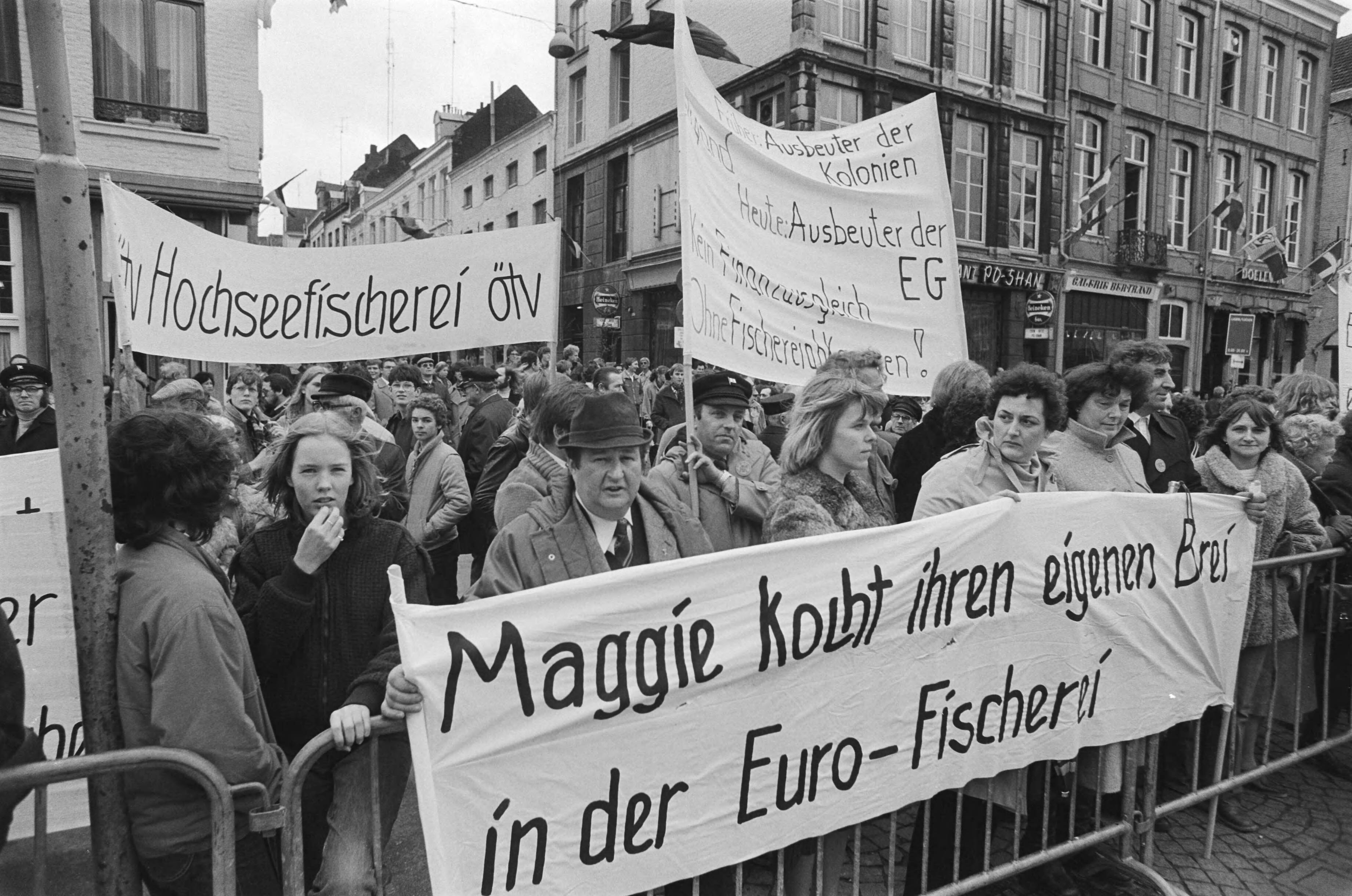 Fotocollectie Anefo — Europese Raad in Maastricht, Duitse vissers protesteerden in Maastricht tegen het visserijbeleid van de EG — Foto: Croes, Rob C. / Anefo. Licentie: Set B: Rechtenvrij / Publiek Domein. Bron: Nationaal Archief. http://hdl.handle.net/10648/acf7be08-d0b4-102d-bcf8-003048976d84