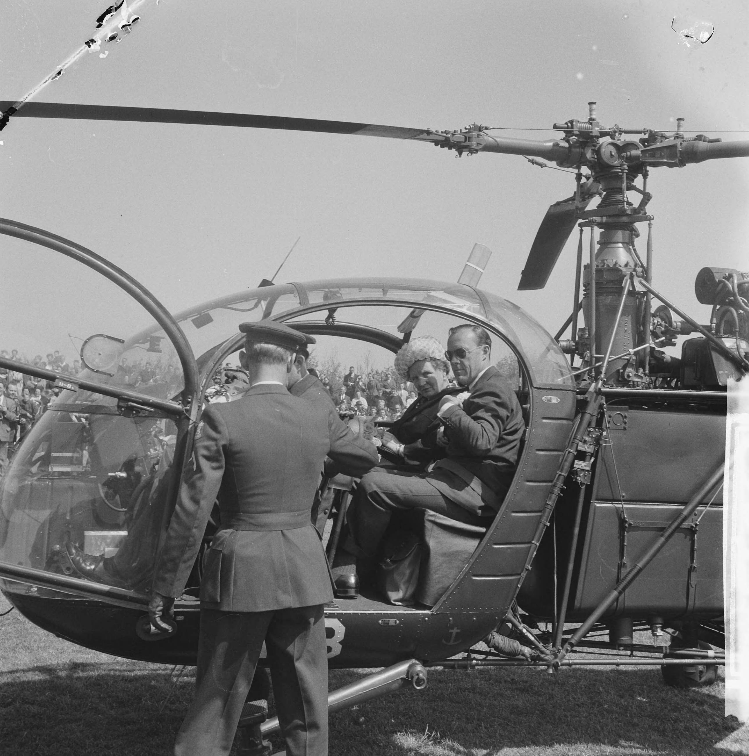 Koninklijk bezoek aan Zeeland (1962) — Koninklijke bezoek aan Middelburg — Foto: Nijs, Jac. de / Anefo. Licentie: Set B: Rechtenvrij / Publiek Domein. Bron: Nationaal Archief. http://hdl.handle.net/10648/aa07495c-d0b4-102d-bcf8-003048976d84