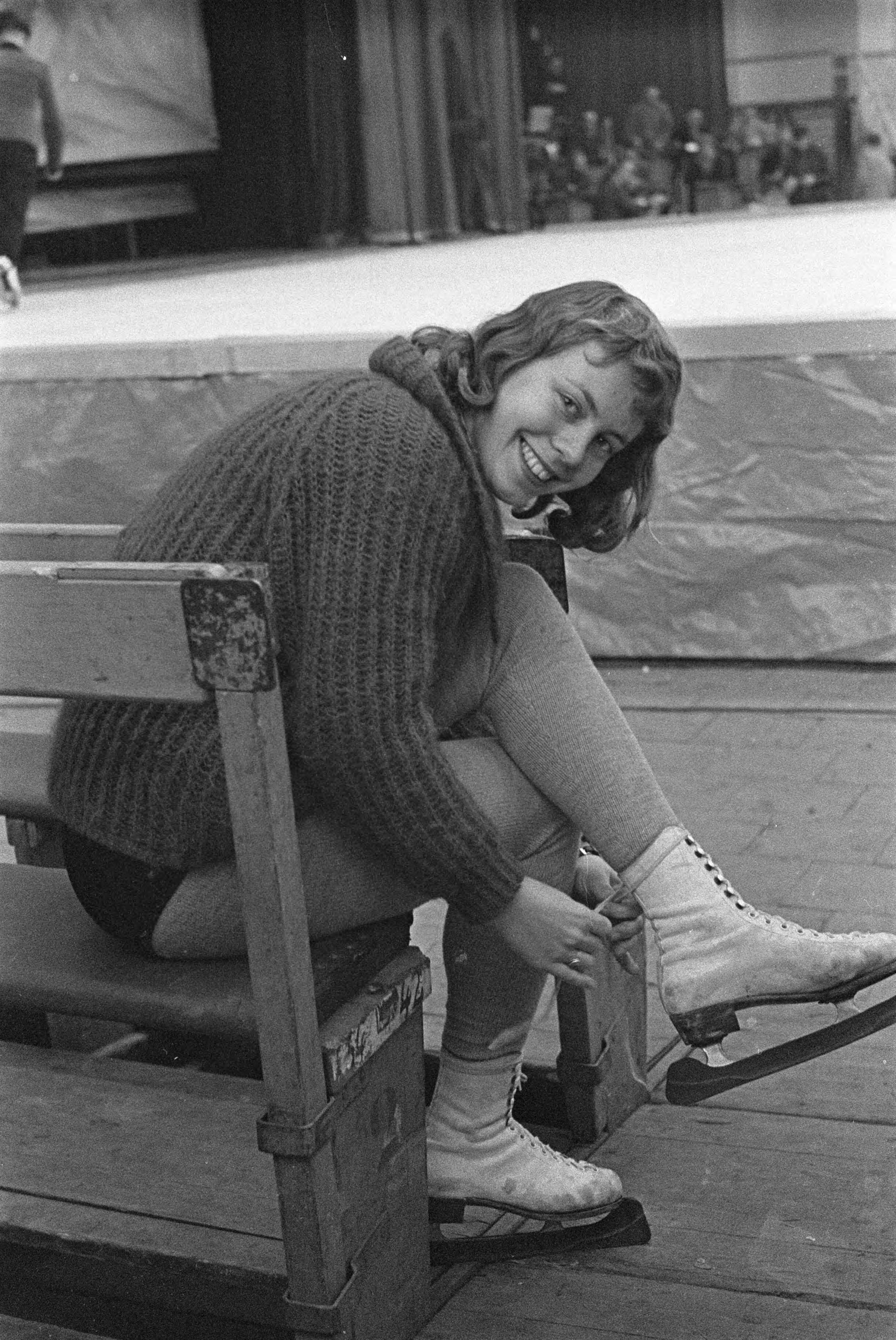 Fotocollectie Anefo — Generale repetitie van het IJsballet van Maxi en Ernest Baier te Utrecht — Foto: Pot, Harry / Anefo. Licentie: Set B: Rechtenvrij / Publiek Domein. Bron: Nationaal Archief. http://hdl.handle.net/10648/a9a449d8-d0b4-102d-bcf8-003048976d84