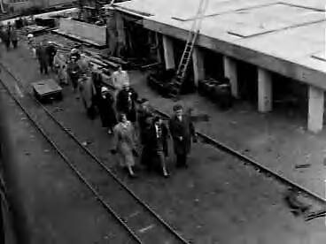 Fotocollectie Anefo — Kiellegging van het grootste motorvrachtschip tot nu toe gebouwd in de Zaanstreek bij scheepswerf De Beer te Zaandam, de "Mary Nübel" — Foto: Rossem, Wim van / Anefo. Licentie: Set B: Rechtenvrij / Publiek Domein. Bron: Nationaal Archief. http://hdl.handle.net/10648/a96db850-d0b4-102d-bcf8-003048976d84
