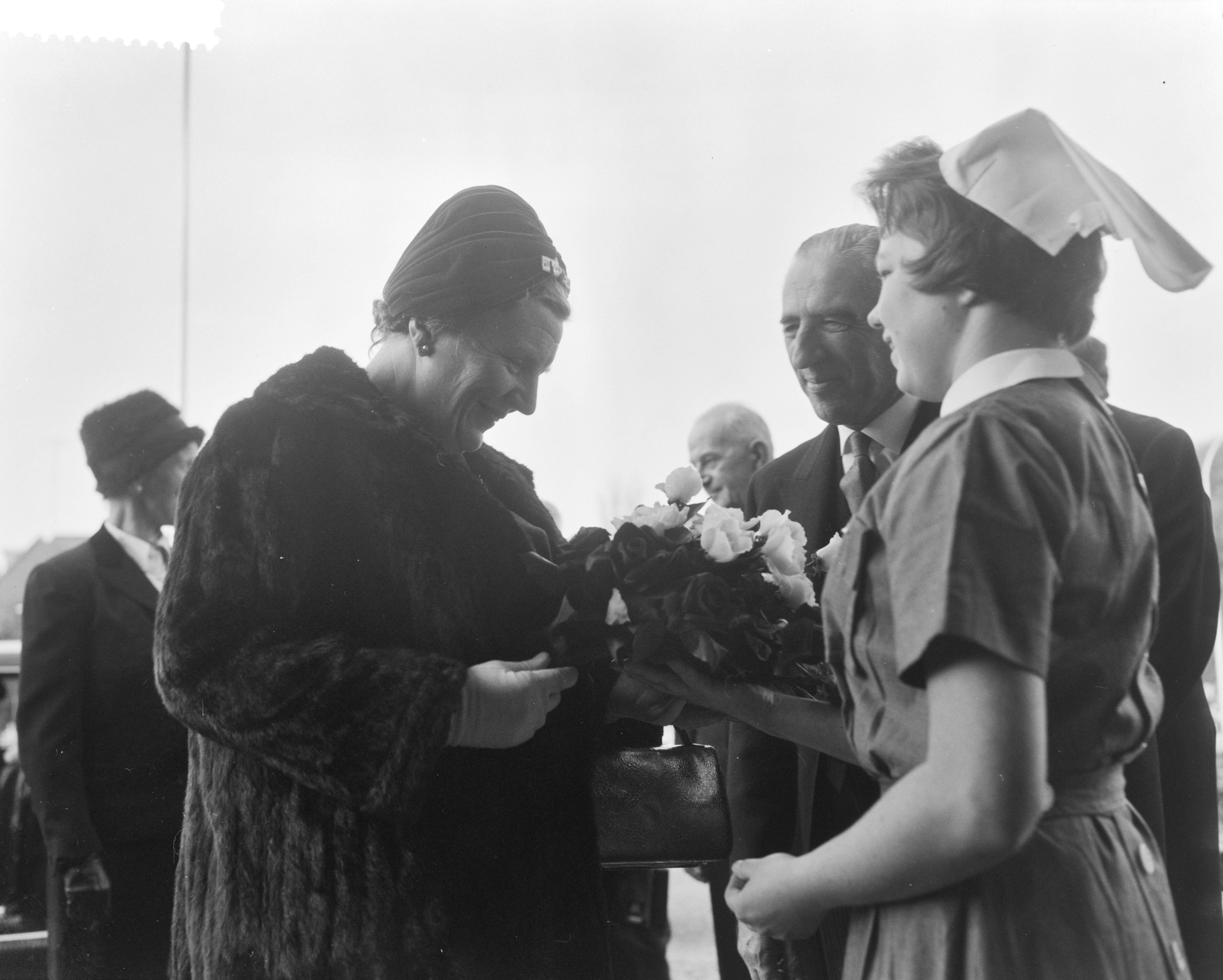 Fotocollectie Anefo — Koningin Juliana opent het Rode Kruis Ziekenhuis in Den Haag — Foto: Bilsen, Joop van / Anefo. Licentie: Set B: Rechtenvrij / Publiek Domein. Bron: Nationaal Archief. http://hdl.handle.net/10648/a9bd02de-d0b4-102d-bcf8-003048976d84