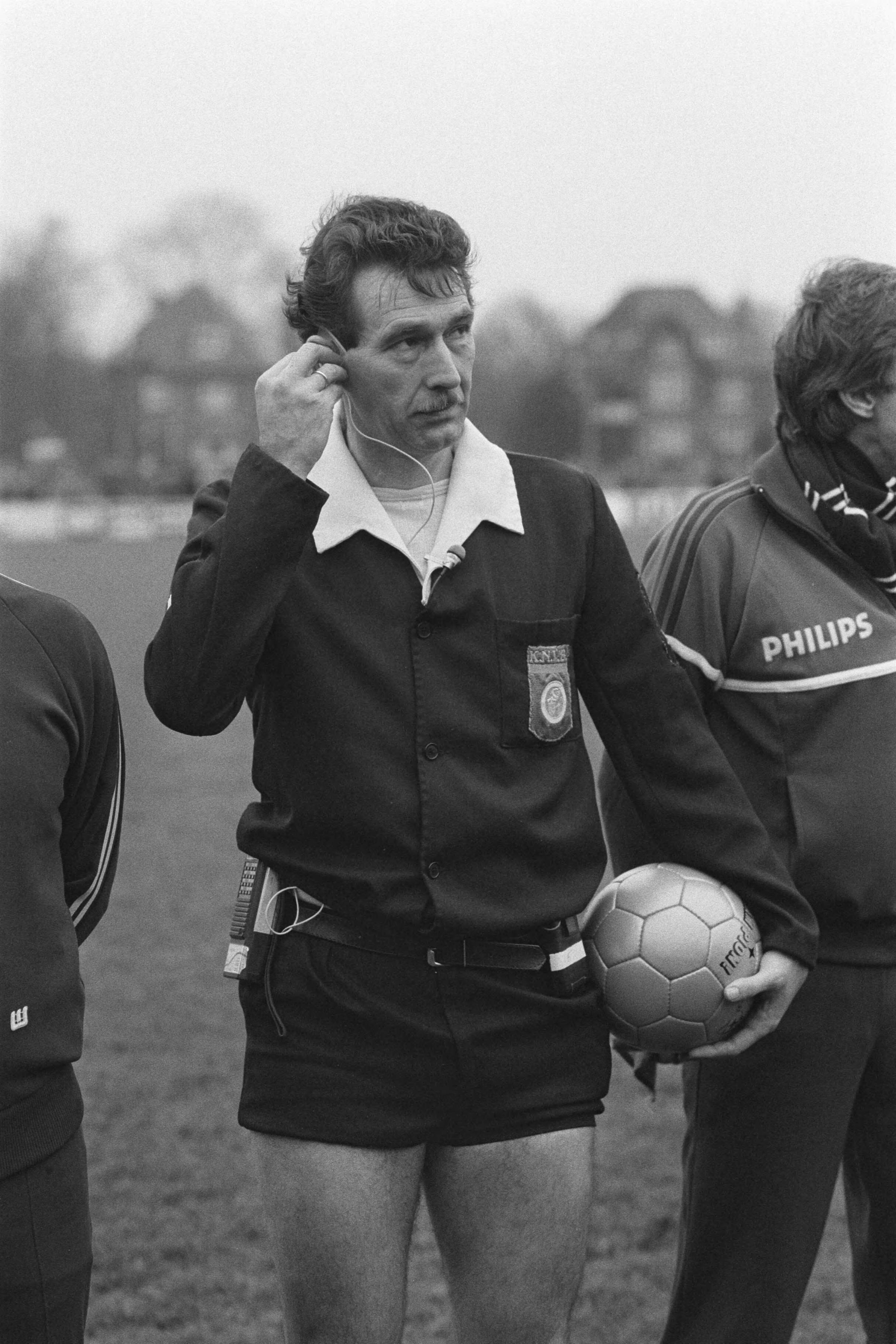 Fotocollectie Anefo — KHFC tegen oud internationals in Haarlem — Foto: Croes, Rob C. / Anefo. Licentie: Set B: Rechtenvrij / Publiek Domein. Bron: Nationaal Archief. http://hdl.handle.net/10648/ad5b2862-d0b4-102d-bcf8-003048976d84