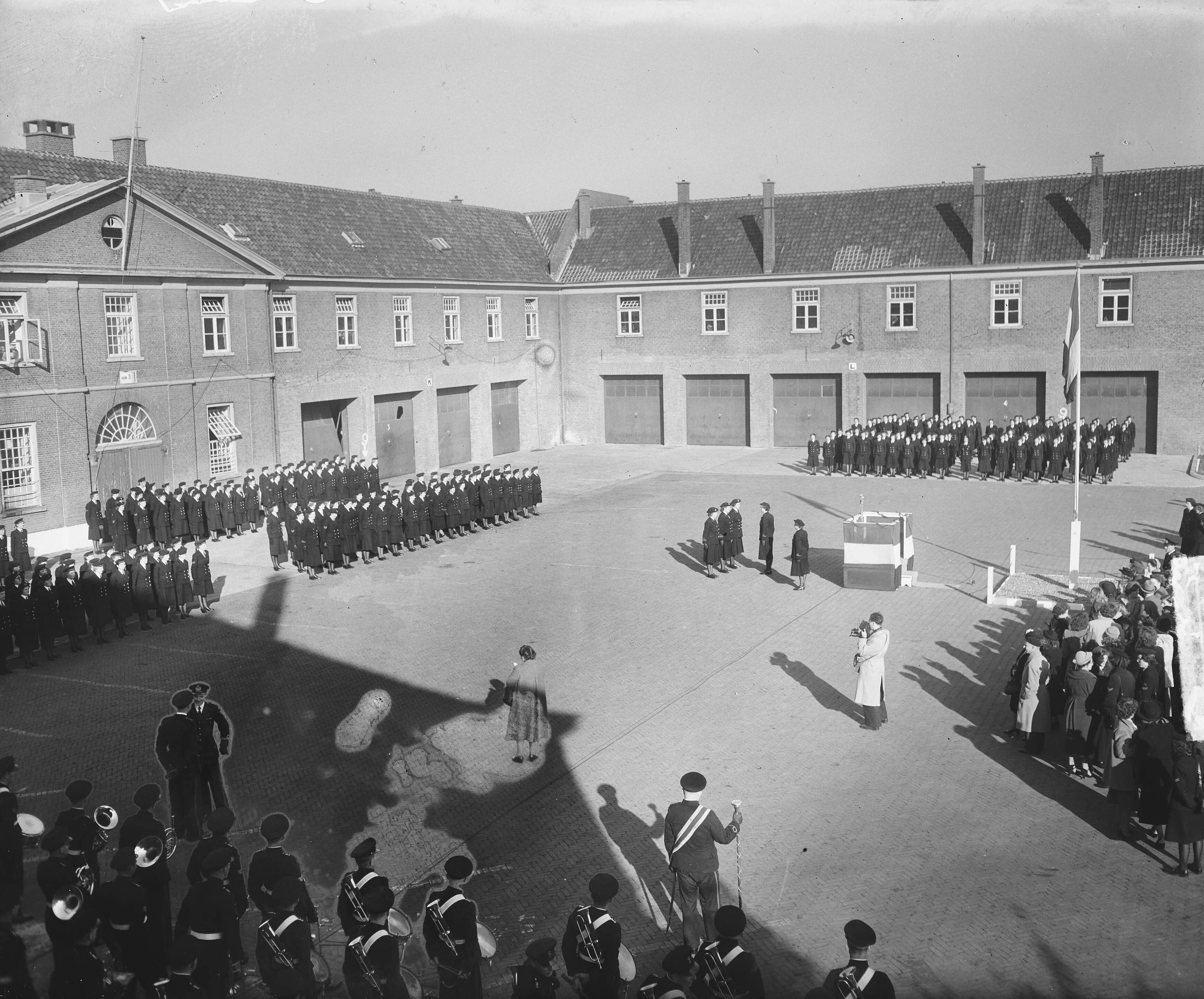 Marva 5 jaar herdenking in Den Haag — Foto: Vermorken, […] / Anefo. — Licentie: Set B: Rechtenvrij / Publiek Domein. Bron: Nationaal Archief. http://hdl.handle.net/10648/a8d08562-d0b4-102d-bcf8-003048976d84
