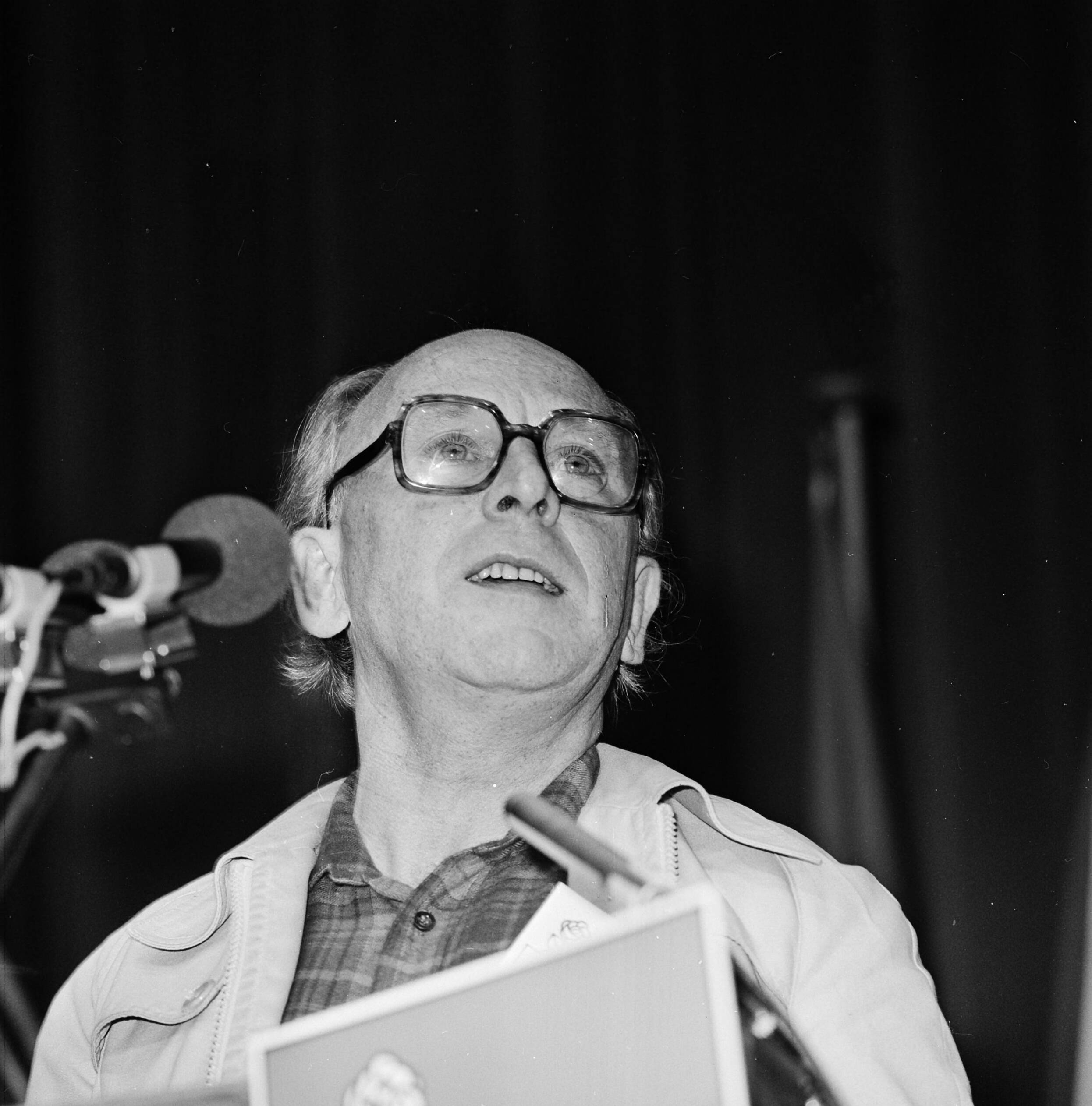 Fotocollectie Anefo — Buitengewoon congres PvdA in Den Haag ; Piet Reckman a het woord (koppen) — Foto: Croes, Rob C. / Anefo. Licentie: Set B: Rechtenvrij / Publiek Domein. Bron: Nationaal Archief. http://hdl.handle.net/10648/aca5d976-d0b4-102d-bcf8-003048976d84