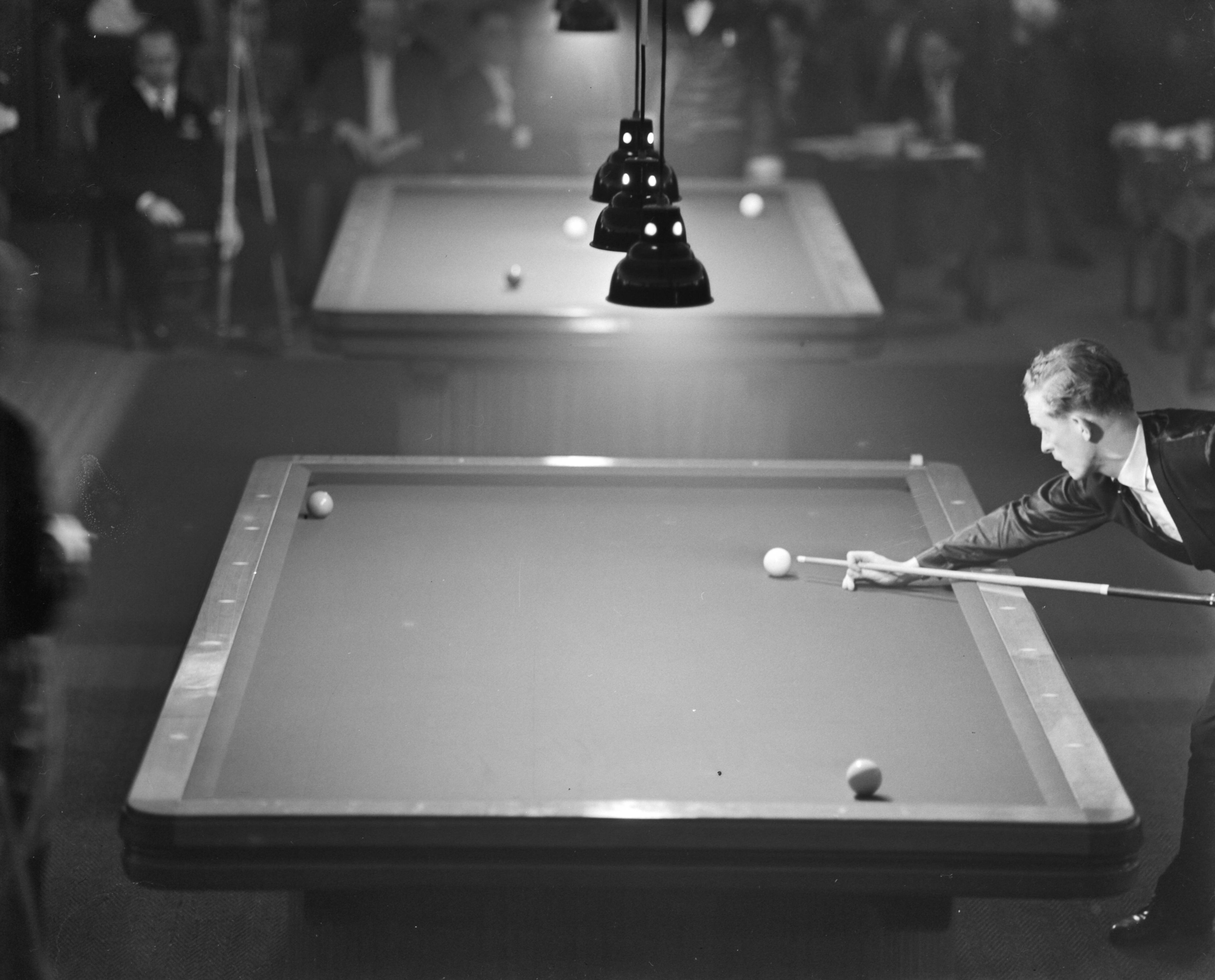 Fotocollectie Anefo — Europese biljartkampioenschap driebanden in Hilversum. Hennie de Ruyter in actie — Foto: Pot, Harry / Anefo. Licentie: Set B: Rechtenvrij / Publiek Domein. Bron: Nationaal Archief. http://hdl.handle.net/10648/a98f3e94-d0b4-102d-bcf8-003048976d84