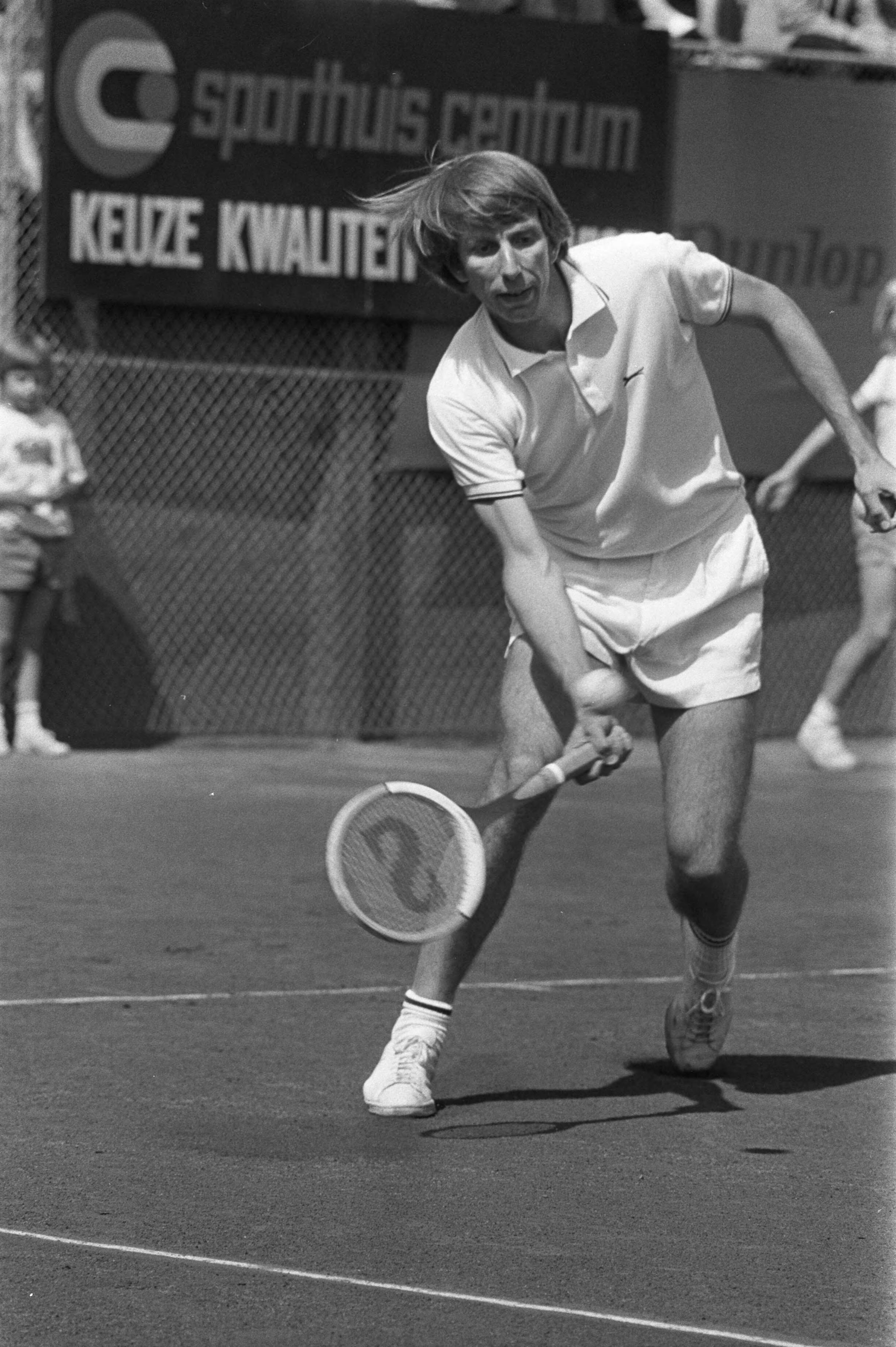 Fotocollectie Anefo — Nationale Tenniskampioenschappen te Scheveningen, Schneid in aktie — Foto: Verhoeff, Bert / Anefo. Licentie: Set B: Rechtenvrij / Publiek Domein. Bron: Nationaal Archief. http://hdl.handle.net/10648/abf29906-d0b4-102d-bcf8-003048976d84