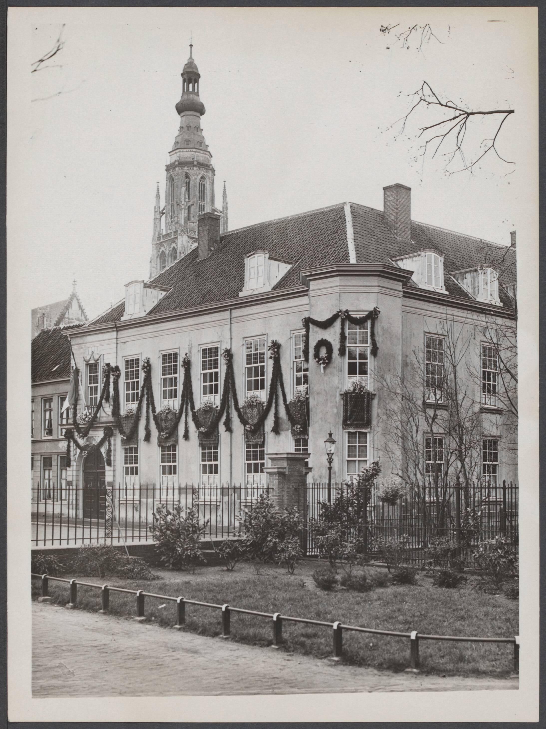 Volkenkundige musea, verzamelingen — Breda. Het Ethnografisch Museum der Koninklijke Militaire Academie — Foto: N.V. Vereenigde Fotobureaux. Licentie: Set B: Rechtenvrij / Publiek Domein. Bron: Nationaal Archief. http://hdl.handle.net/10648/3be61f39-1d8c-9f3a-dea4-12ea809f25c3