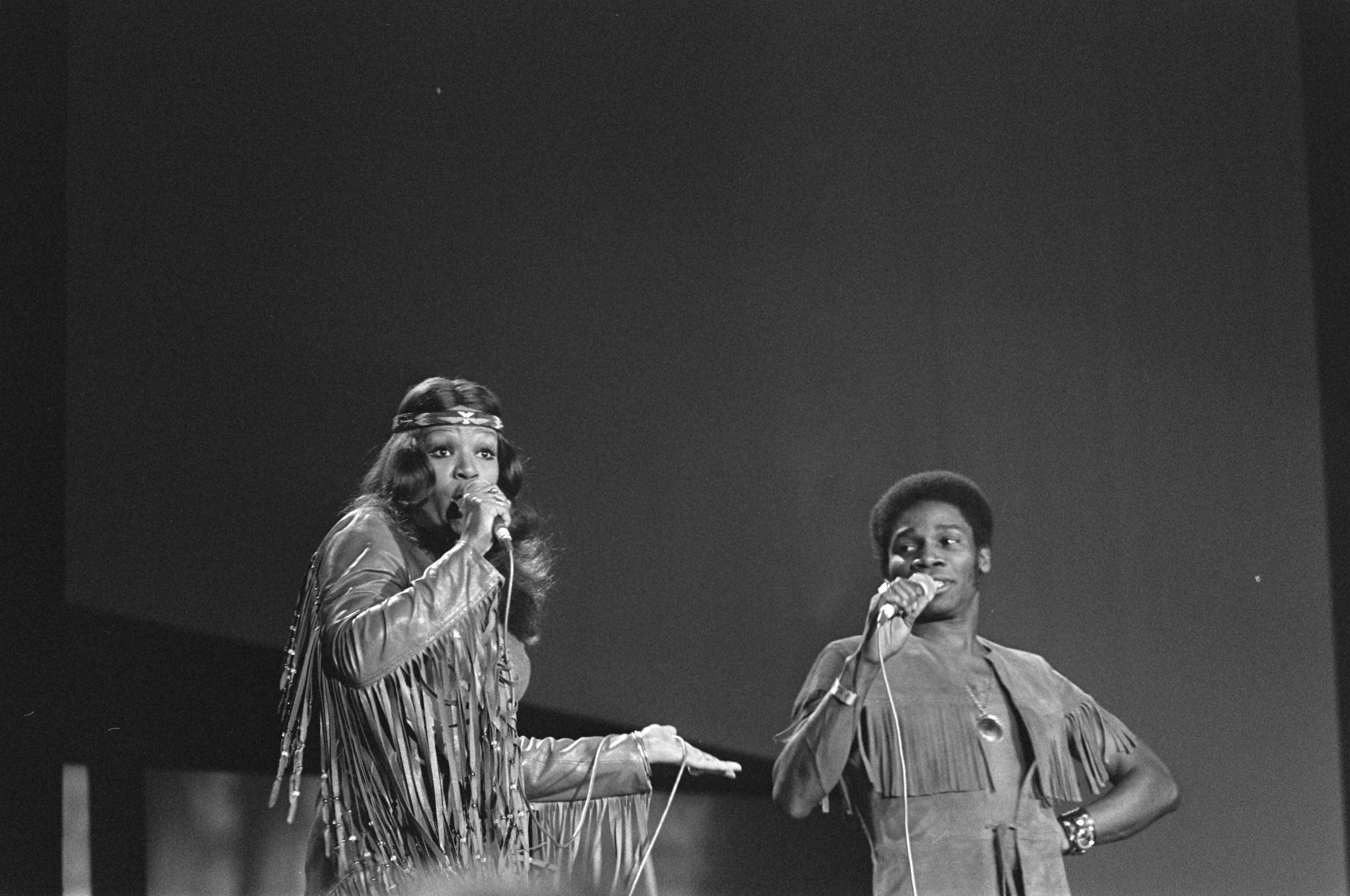 Fotocollectie Anefo — Nationaal Songfestival in Congrescentrum Den Haag ; 4, 5: Spooky en Sue ; 6, 7: Bolland en Bolland — Foto: Peters, Hans / Anefo. Licentie: Set B: Rechtenvrij / Publiek Domein. Bron: Nationaal Archief. http://hdl.handle.net/10648/ac7d74d6-d0b4-102d-bcf8-003048976d84