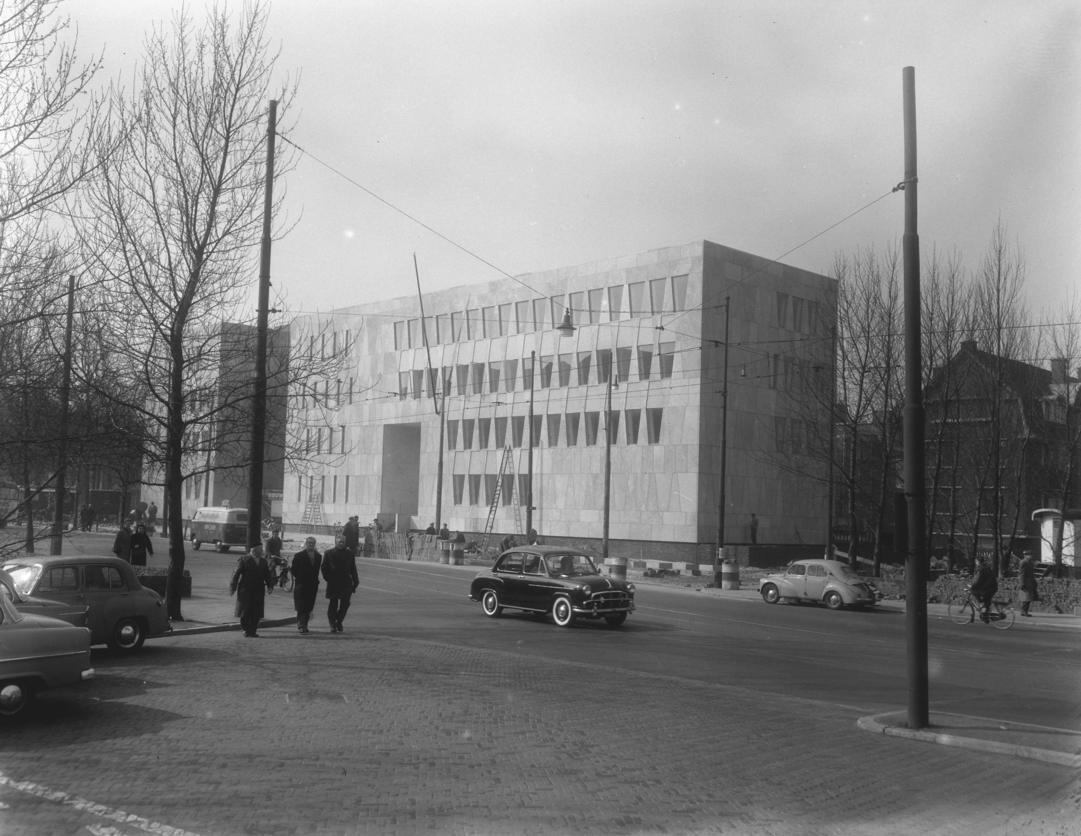 Fotocollectie Anefo — Amerikaanse ambassade aan het Lange Voorhout te Den Haag — Foto: Pot, Harry / Anefo. Licentie: Set B: Rechtenvrij / Publiek Domein. Bron: Nationaal Archief. http://hdl.handle.net/10648/a99048d4-d0b4-102d-bcf8-003048976d84