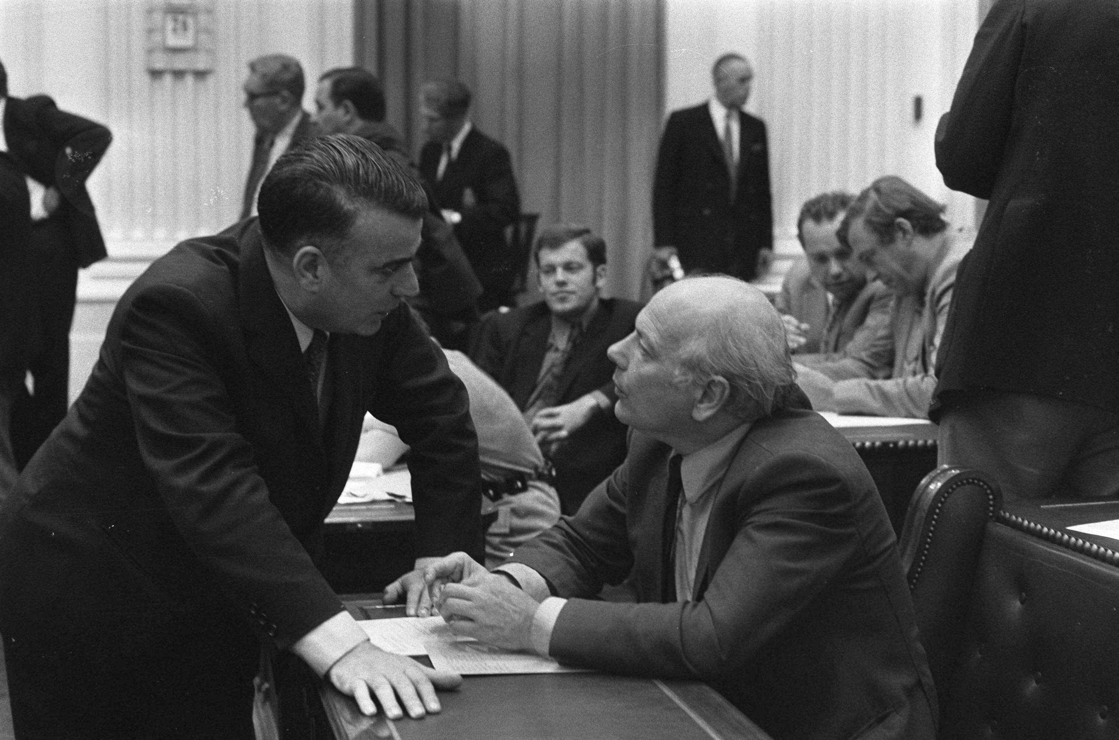 Fotocollectie Anefo — Tweede Kamer : begroting Binnenlandse Zaken , (l) Berger (DS70) en (r) Den Uyl (PvdA) — Foto: Peters, Hans / Anefo. Licentie: Set B: Rechtenvrij / Publiek Domein. Bron: Nationaal Archief. http://hdl.handle.net/10648/abd49a64-d0b4-102d-bcf8-003048976d84