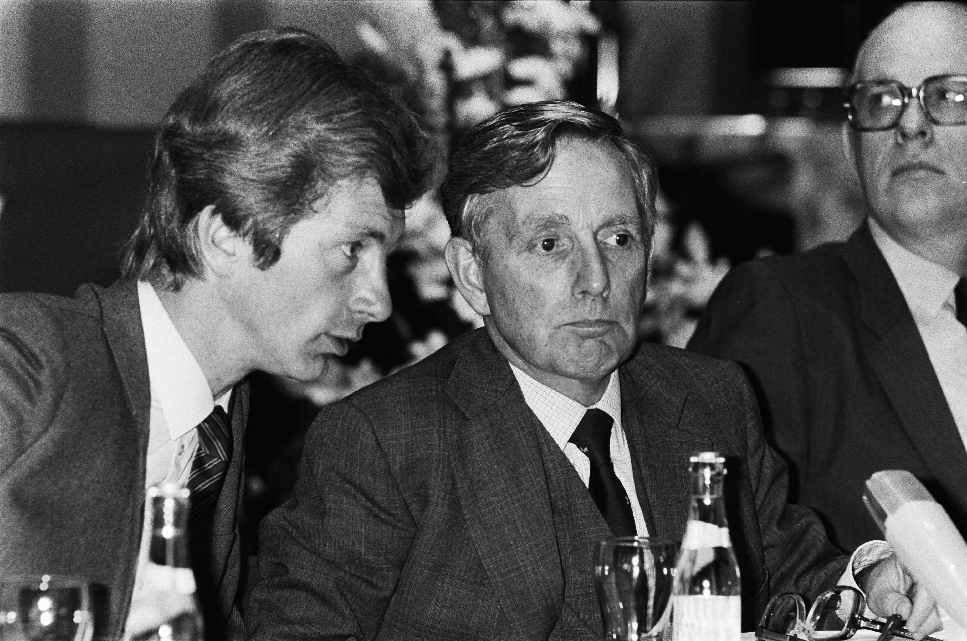 Fotocollectie Anefo — Begin van tweedaagse algemene ledenvergadering van VVD in Den Haag ; Kamminga (l) nieuwe voorzitter VVD — Foto: Croes, Rob C. / Anefo. Licentie: Set B: Rechtenvrij / Publiek Domein. Bron: Nationaal Archief. http://hdl.handle.net/10648/acfc5472-d0b4-102d-bcf8-003048976d84