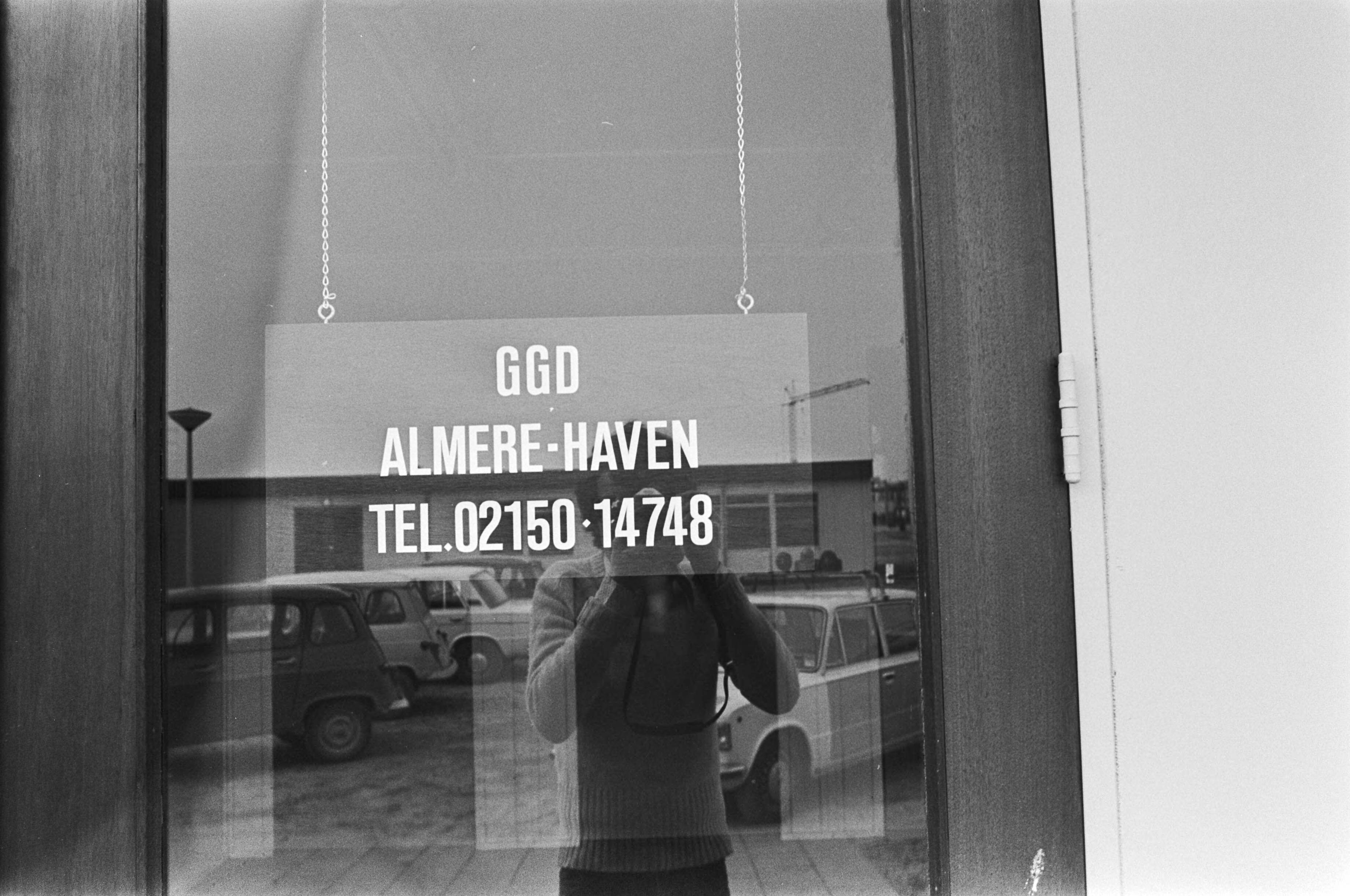 Fotocollectie Anefo — Bouw Almere in Flevopolder begonnen; huizenbouw in Almere — Foto: Mieremet, Rob / Anefo. Licentie: Set B: Rechtenvrij / Publiek Domein. Bron: Nationaal Archief. http://hdl.handle.net/10648/ac7f2204-d0b4-102d-bcf8-003048976d84