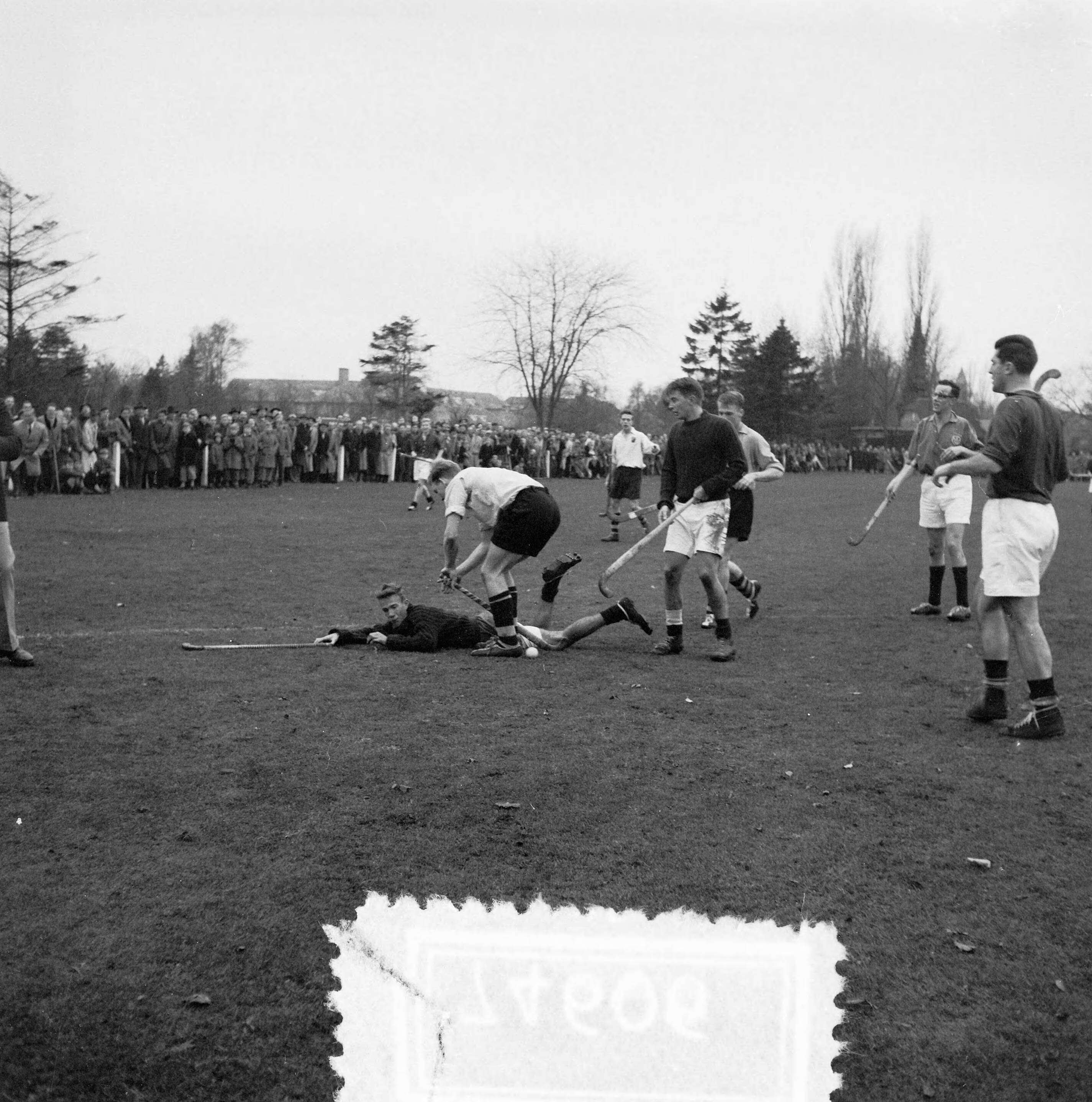 Fotocollectie Anefo — Hockey. Laren tegen TOGO 0-0 — Foto: Behrens, Herbert F. / Anefo. Licentie: Set B: Rechtenvrij / Publiek Domein. Bron: Nationaal Archief. http://hdl.handle.net/10648/a93f98ee-d0b4-102d-bcf8-003048976d84