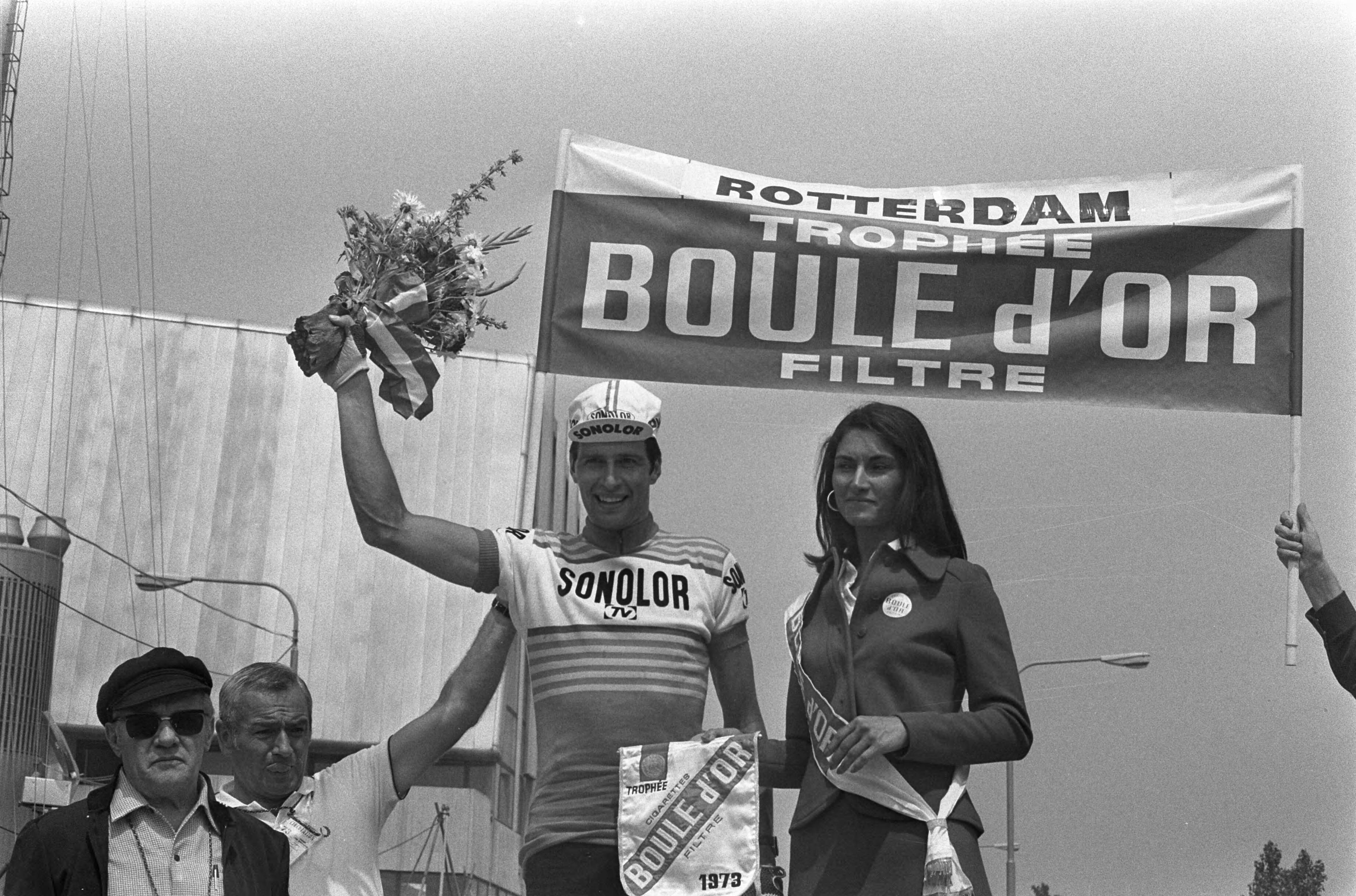 Fotocollectie Anefo — Finish eerste etappe Tour de France , Scheveningen naar Rotterdam, huldiging Teirlinck — Foto: Verhoeff, Bert / Anefo. Licentie: Set B: Rechtenvrij / Publiek Domein. Bron: Nationaal Archief. http://hdl.handle.net/10648/ac309a12-d0b4-102d-bcf8-003048976d84
