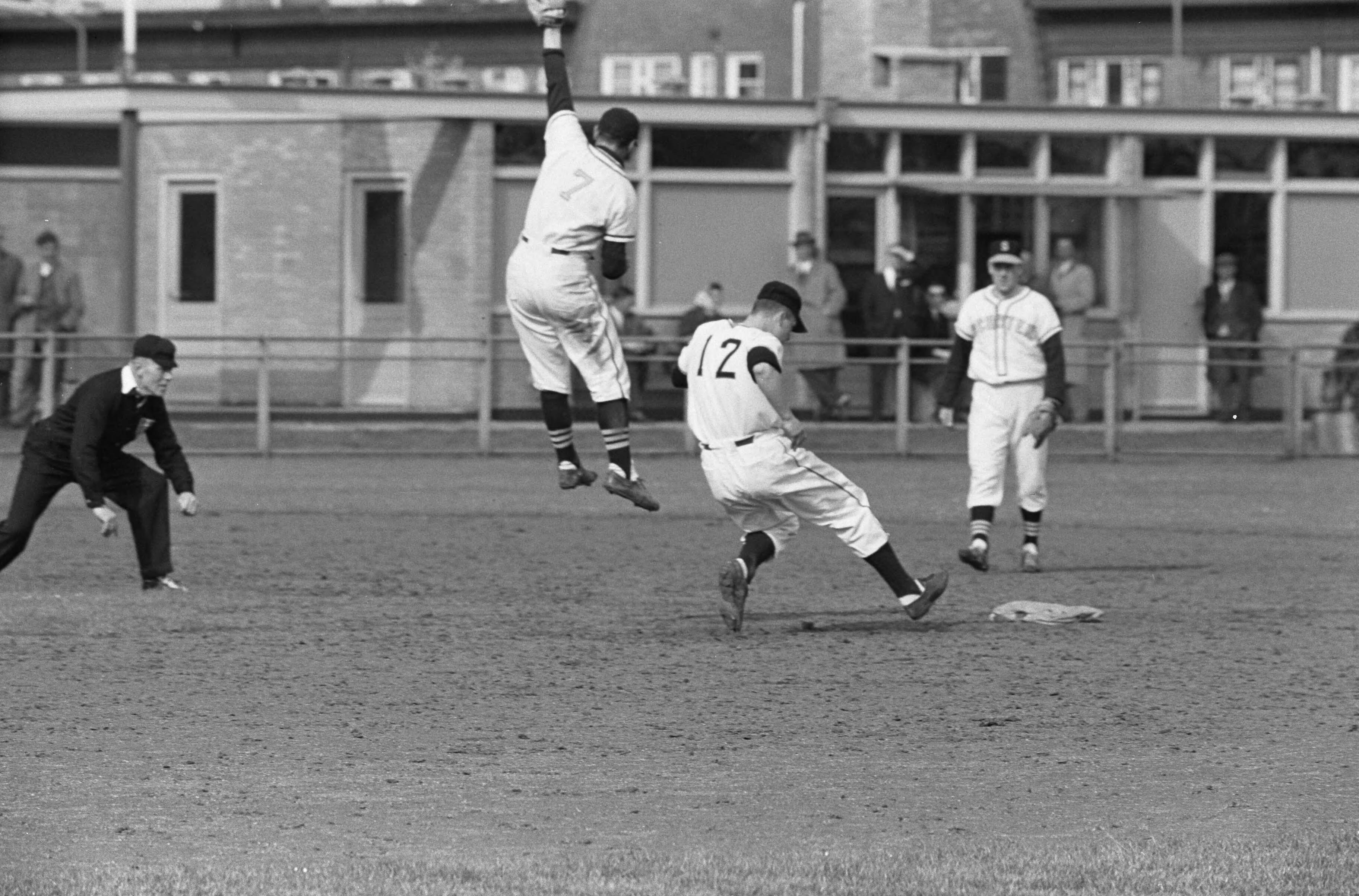 Fotocollectie Anefo — Honkbal. Schoten tegen OVVO. Spelmoment — Foto: Gelderen, Hugo van / Anefo. Licentie: Set B: Rechtenvrij / Publiek Domein. Bron: Nationaal Archief. http://hdl.handle.net/10648/aa09f724-d0b4-102d-bcf8-003048976d84