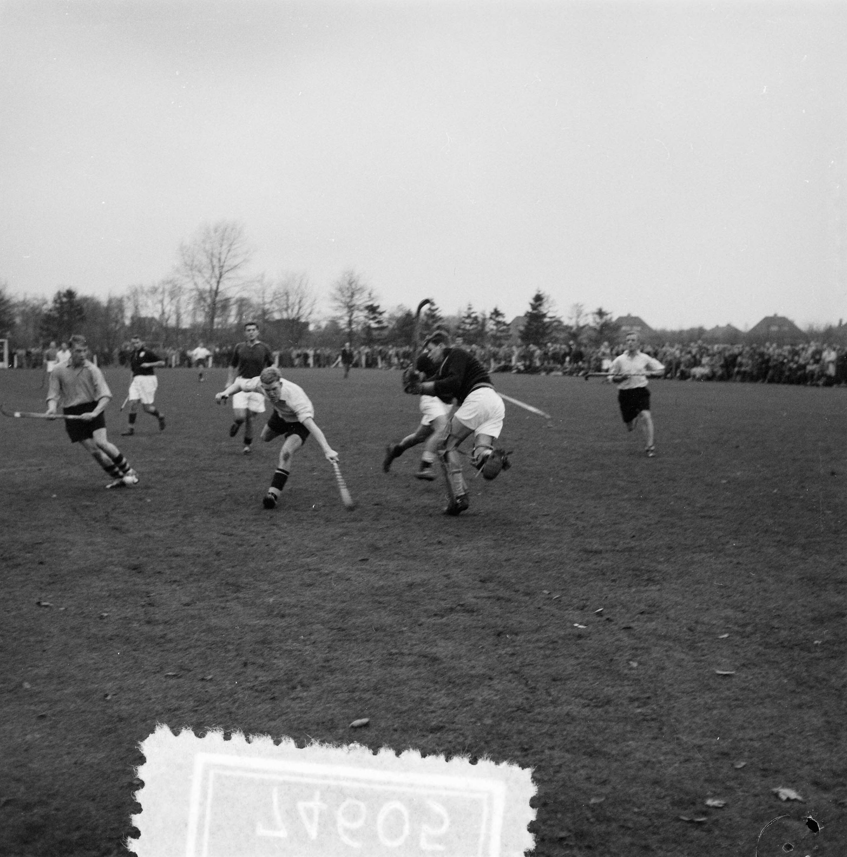 Fotocollectie Anefo — Hockey. Laren tegen TOGO 0-0 — Foto: Behrens, Herbert F. / Anefo. Licentie: Set B: Rechtenvrij / Publiek Domein. Bron: Nationaal Archief. http://hdl.handle.net/10648/a93f9830-d0b4-102d-bcf8-003048976d84