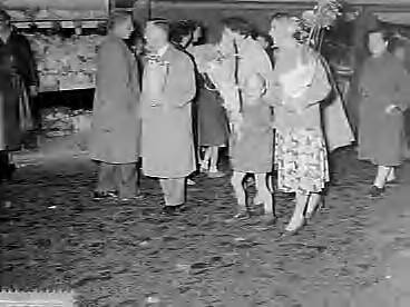 Fotocollectie Anefo — Luilakmarkt Haarlem — Foto: Noske, J.D. / Anefo. Licentie: Set B: Rechtenvrij / Publiek Domein. Bron: Nationaal Archief. http://hdl.handle.net/10648/a9617a2c-d0b4-102d-bcf8-003048976d84