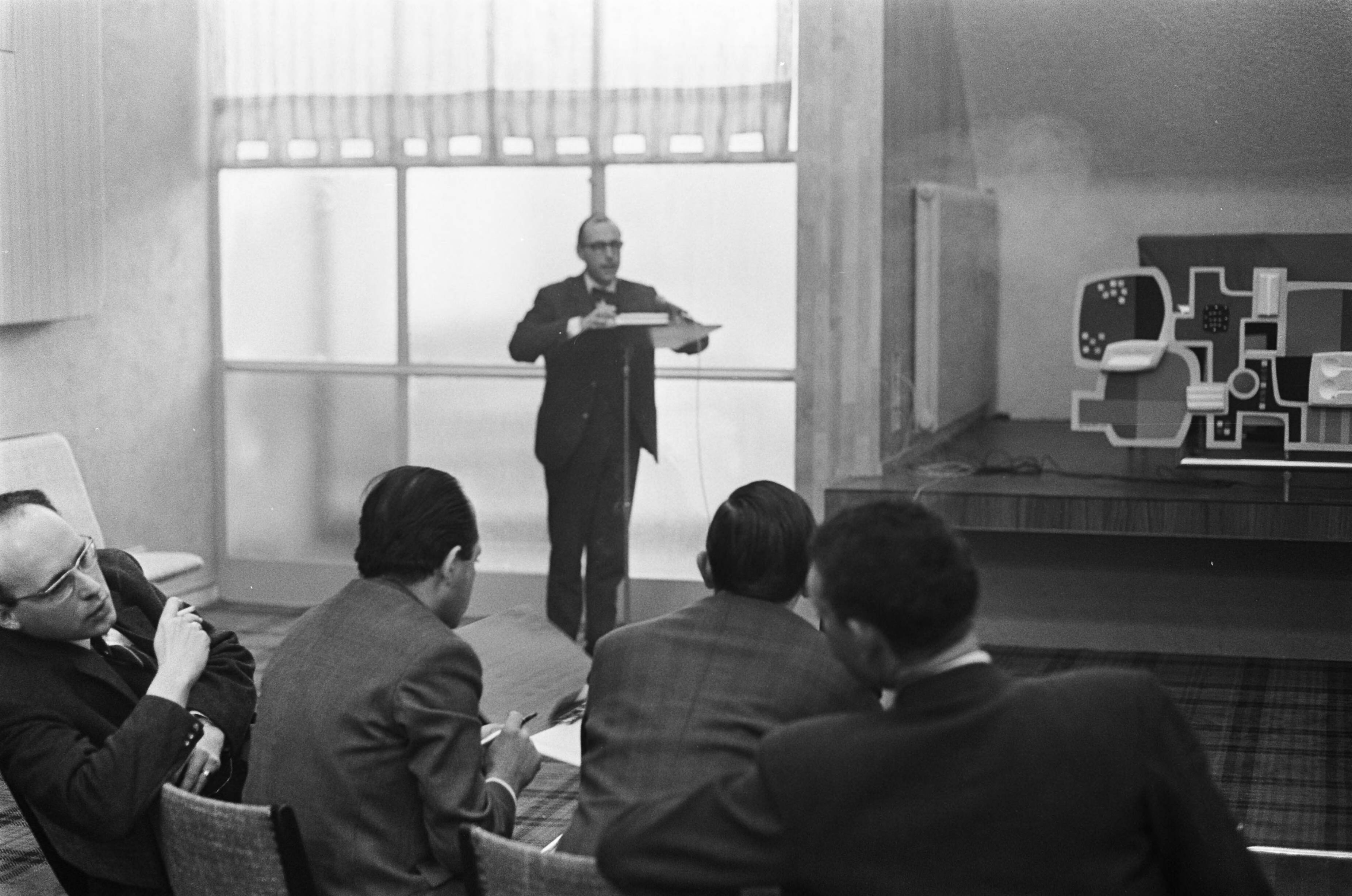 Fotocollectie Anefo — Werkgroep Christenradicalen in Utrecht bijeen. Idenburg (AR), C. van Esch (KVP), B. Buddingh (HU), Van Eeghen (CHU) en D. Kuiper (AR) — Foto: Kroon, Ron / Anefo. Licentie: Set B: Rechtenvrij / Publiek Domein. Bron: Nationaal Archief. http://hdl.handle.net/10648/ab383278-d0b4-102d-bcf8-003048976d84