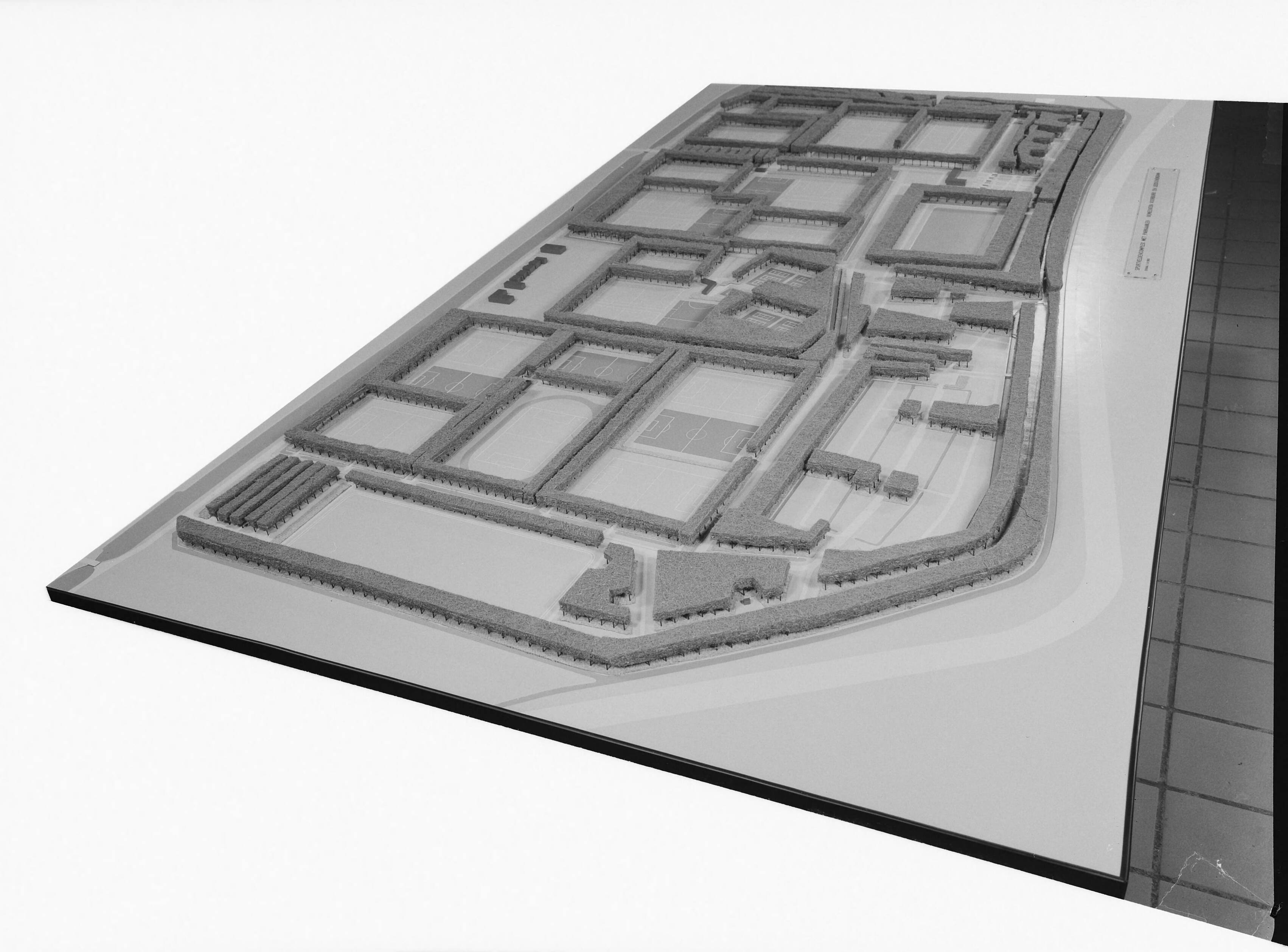 Fotocollectie Nederlandse Heidemaatschappij — Maquette sportveldencomplex met parkaanleg, gem. Leidschendam — Foto: Wüllschleger, [...] / Heidemij. Licentie: Set B: Rechtenvrij / Publiek Domein. Bron: Nationaal Archief. http://hdl.handle.net/10648/ae7f1622-d0b4-102d-bcf8-003048976d84