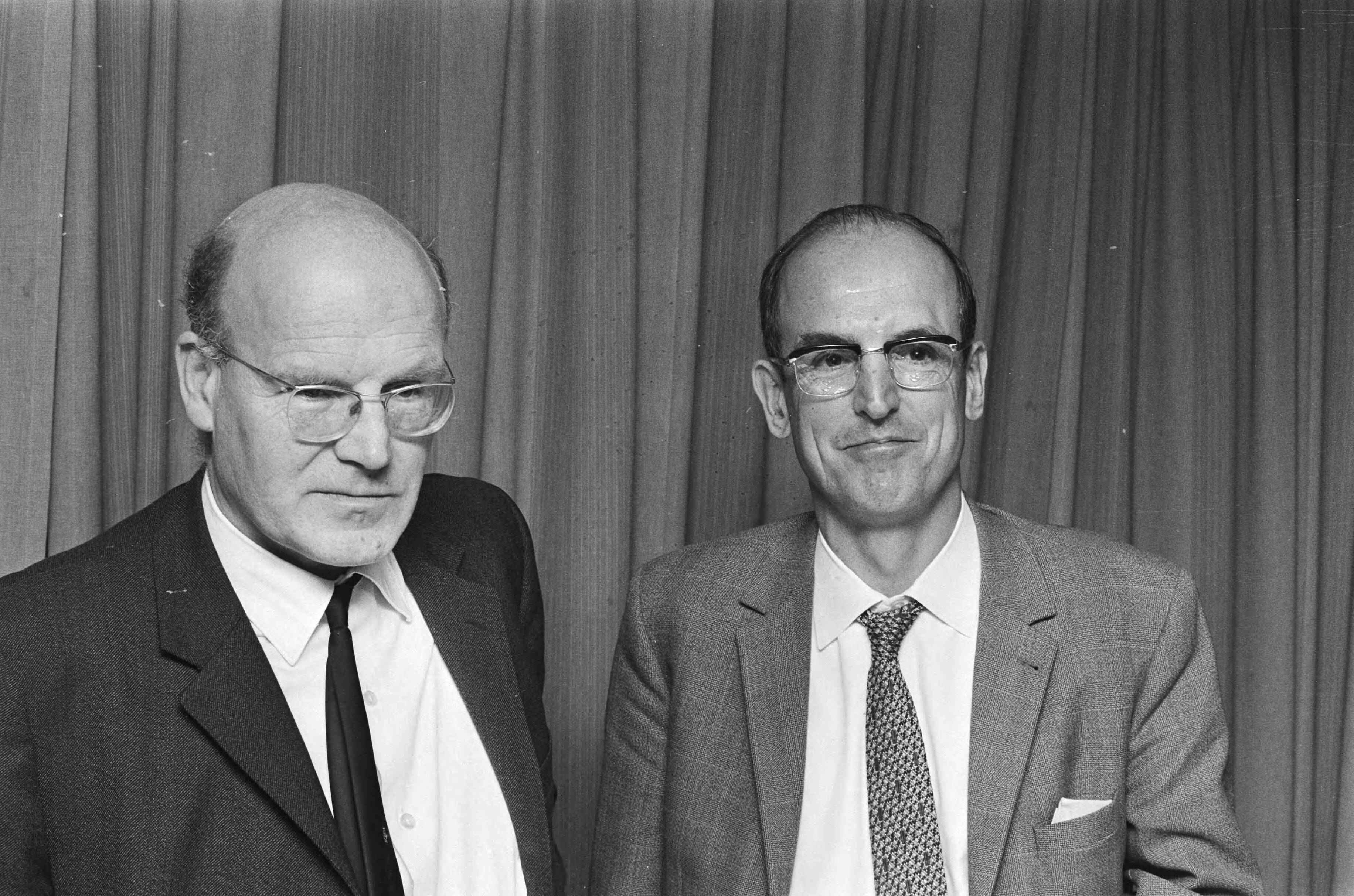Fotocollectie Anefo — W. Drees Jr. lijsttrekker DS 70 ; persconferentie, Den Haag ; links J. M. Drees , rechts W. Drees Jr. , kop — Foto: Evers, Joost / Anefo. Licentie: Set B: Rechtenvrij / Publiek Domein. Bron: Nationaal Archief. http://hdl.handle.net/10648/abaf73d8-d0b4-102d-bcf8-003048976d84
