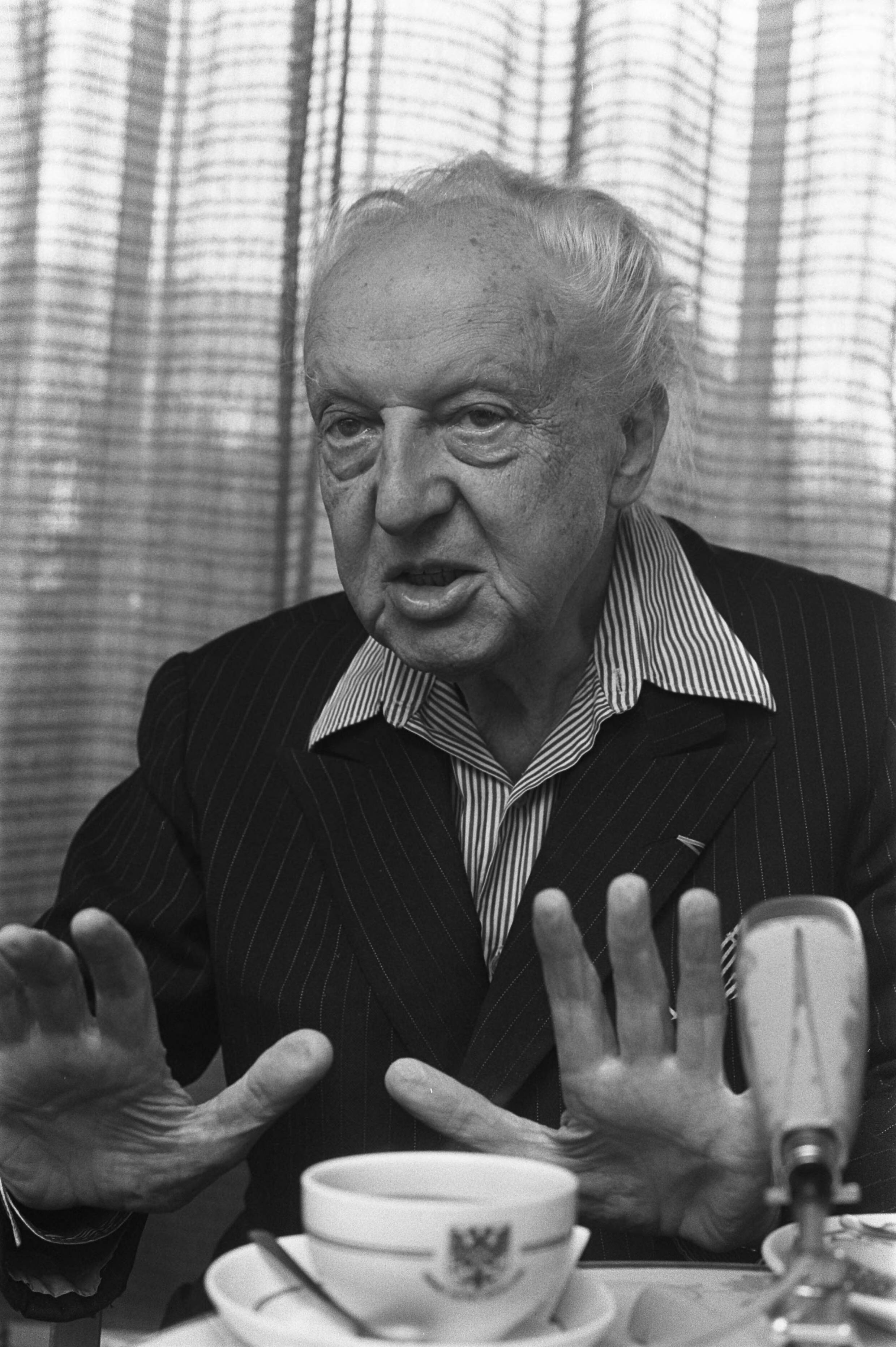 Fotocollectie Anefo — Leopold Stokowsky , 88 jaar , componist USA, houdt persconferentie te Hilversum, kop — Foto: Verhoeff, Bert / Anefo. Licentie: Set B: Rechtenvrij / Publiek Domein. Bron: Nationaal Archief. http://hdl.handle.net/10648/ab9f3dba-d0b4-102d-bcf8-003048976d84