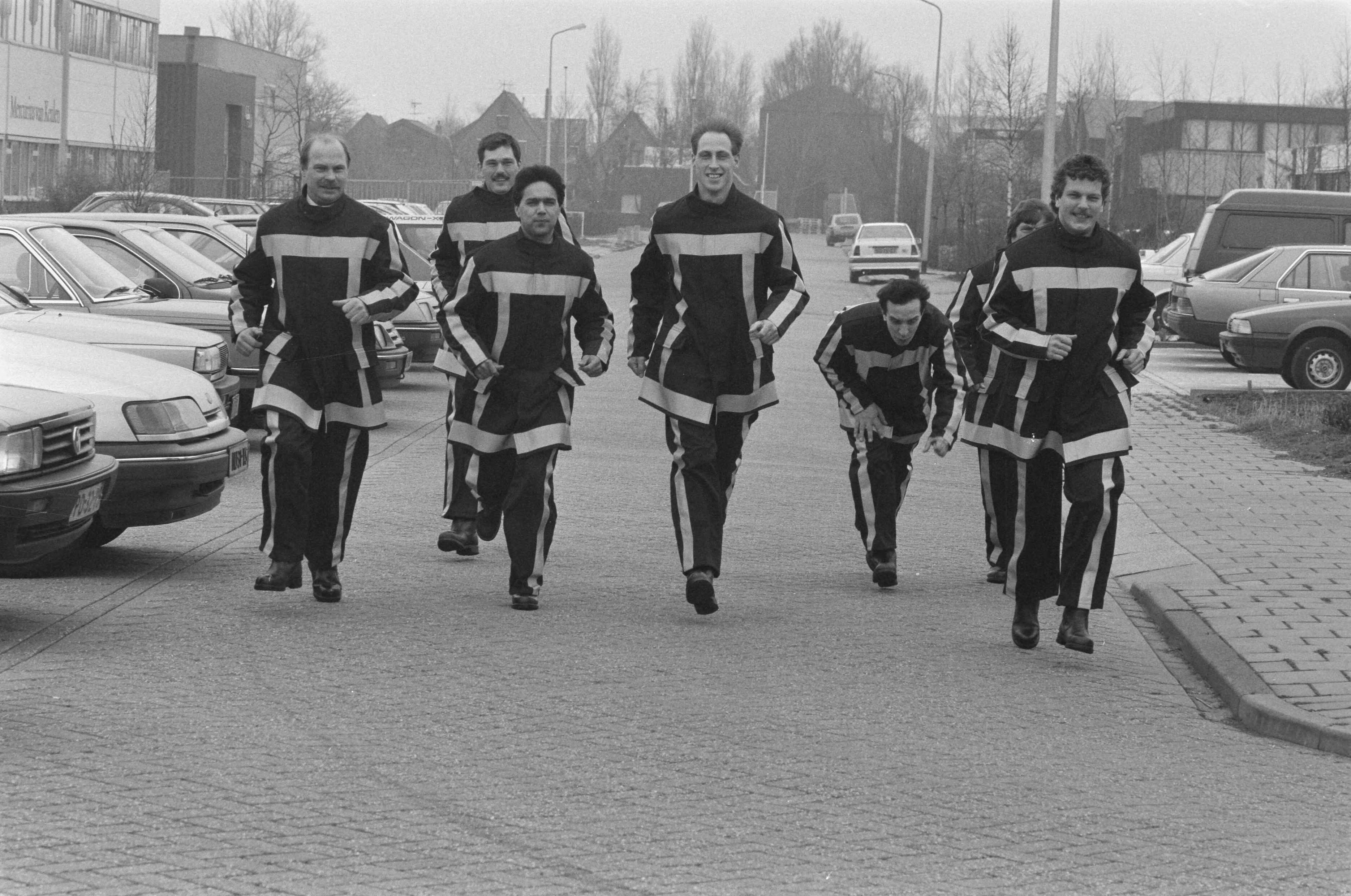 Fotocollectie Anefo — Presentatie nieuwe brandweerkleding — Foto: Bogaerts, Rob / Anefo. Licentie: Set B: Rechtenvrij / Publiek Domein. Bron: Nationaal Archief. http://hdl.handle.net/10648/ad69216a-d0b4-102d-bcf8-003048976d84