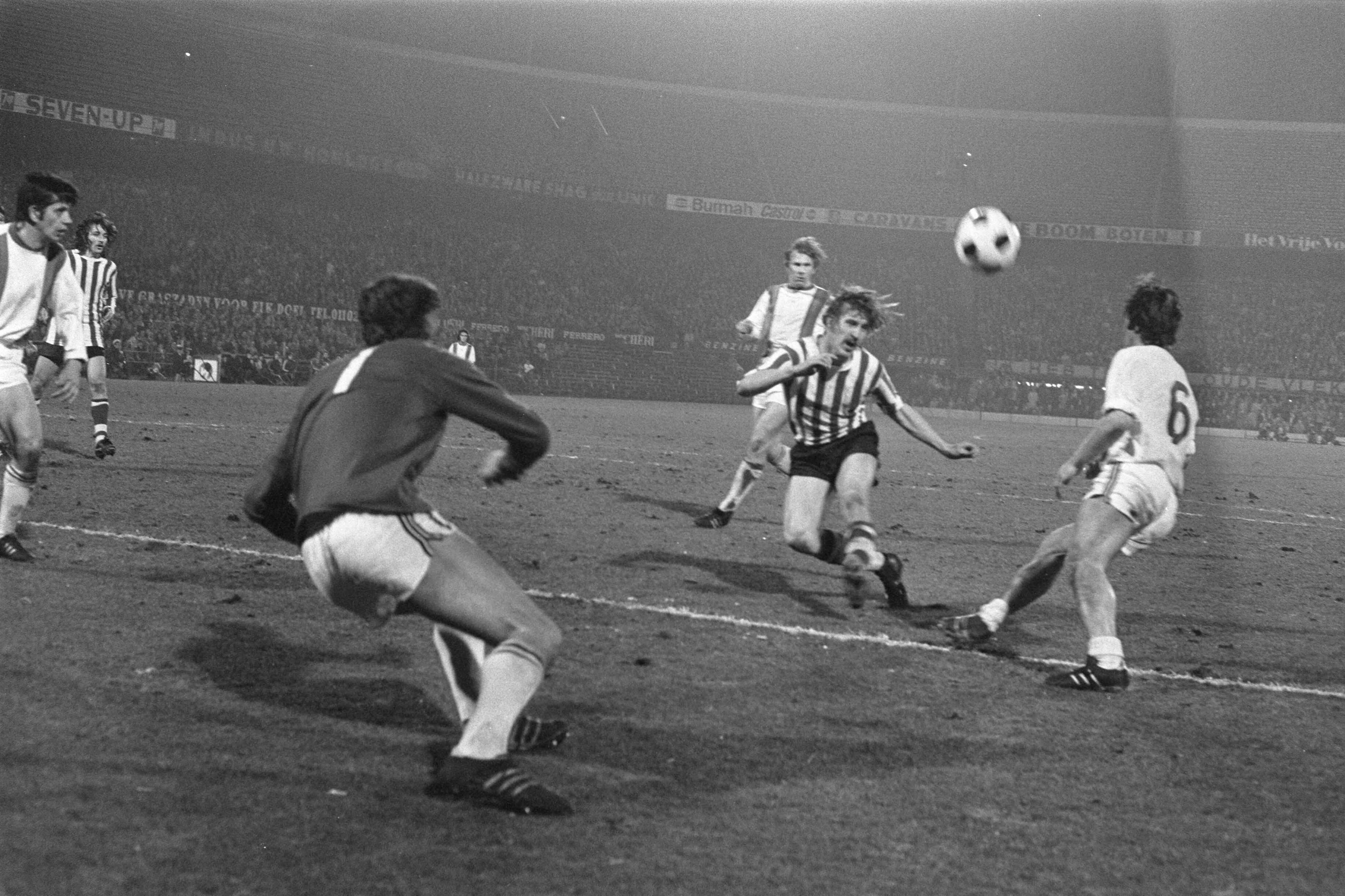 Fotocollectie Anefo — Sparta tegen Den Haag 0-1, kwartfinale KNVB beker — Foto: Verhoeff, Bert / Anefo. Licentie: Set B: Rechtenvrij / Publiek Domein. Bron: Nationaal Archief. http://hdl.handle.net/10648/abe3f388-d0b4-102d-bcf8-003048976d84