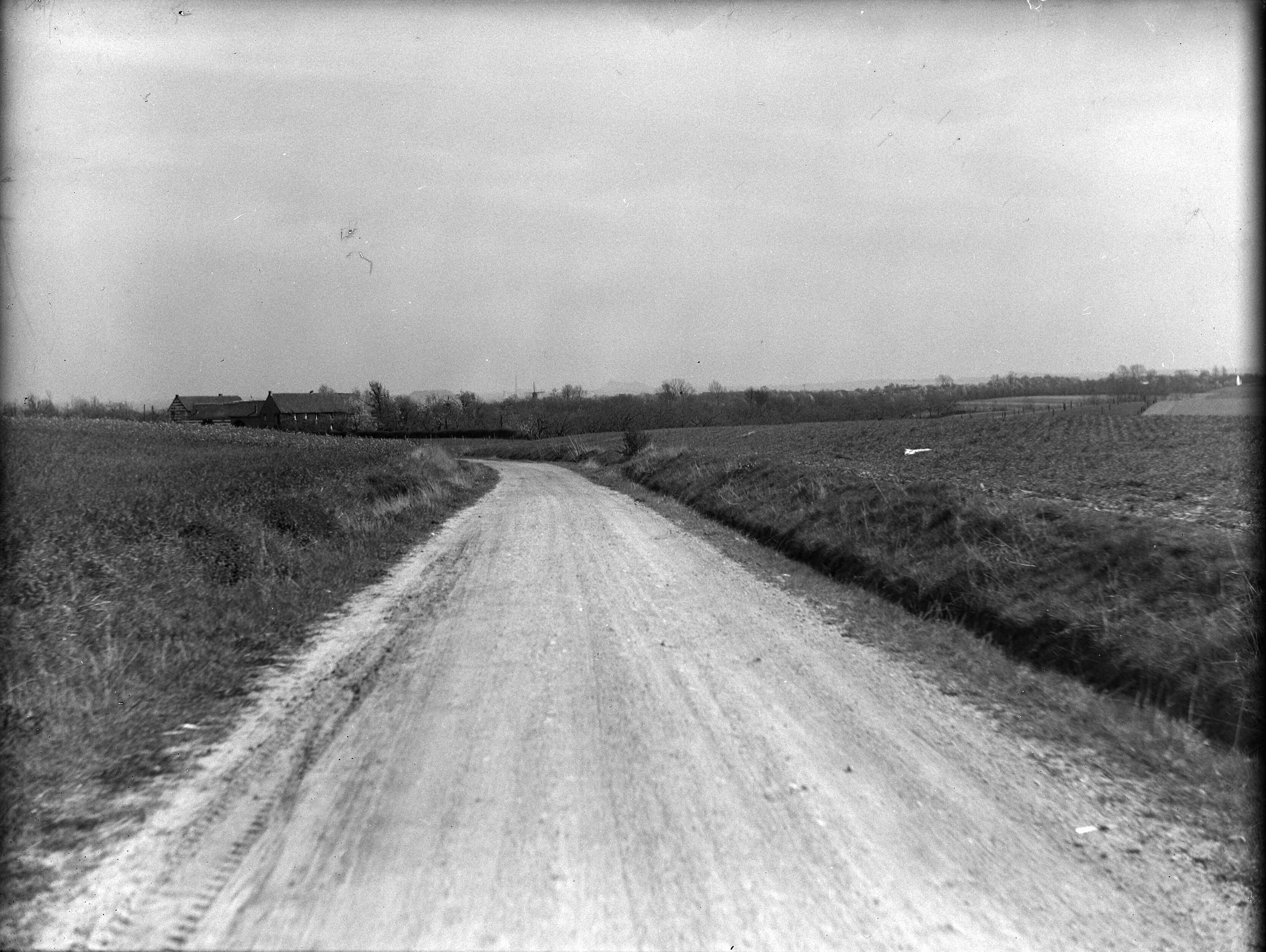 Fotocollectie Nederlandse Heidemaatschappij — Nuth|wegenaanleg |ruilverkaveling — Foto: Fotograaf Onbekend / Heidemij. Licentie: Set B: Rechtenvrij / Publiek Domein. Bron: Nationaal Archief. http://hdl.handle.net/10648/ae40f810-d0b4-102d-bcf8-003048976d84