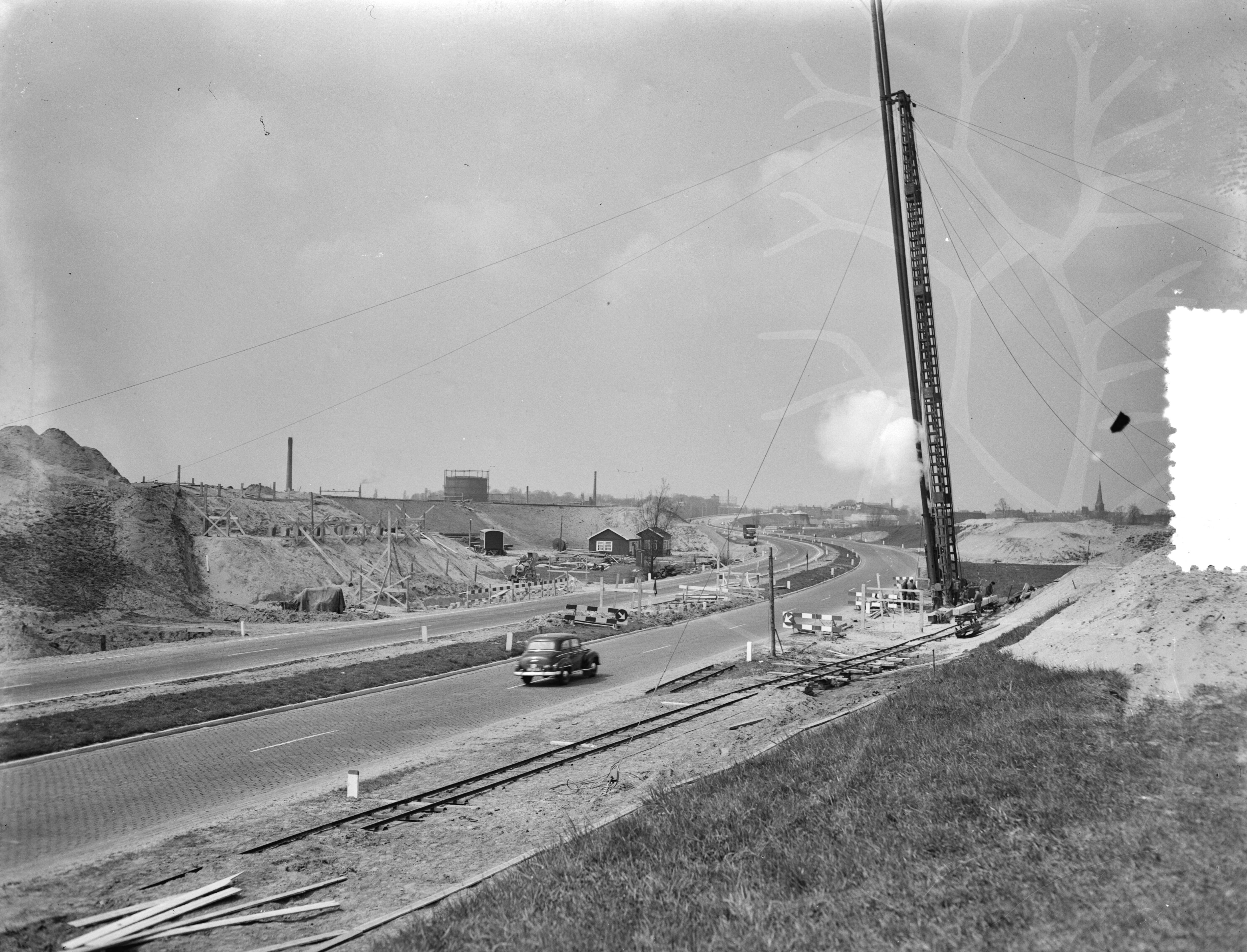 Fotocollectie Anefo — Aanleg Rijksweg 4A Ypenburg naar Voorburg. Aanbouw viaduct — Foto: Pot, Harry / Anefo. Licentie: Set B: Rechtenvrij / Publiek Domein. Bron: Nationaal Archief. http://hdl.handle.net/10648/a9472cb2-d0b4-102d-bcf8-003048976d84