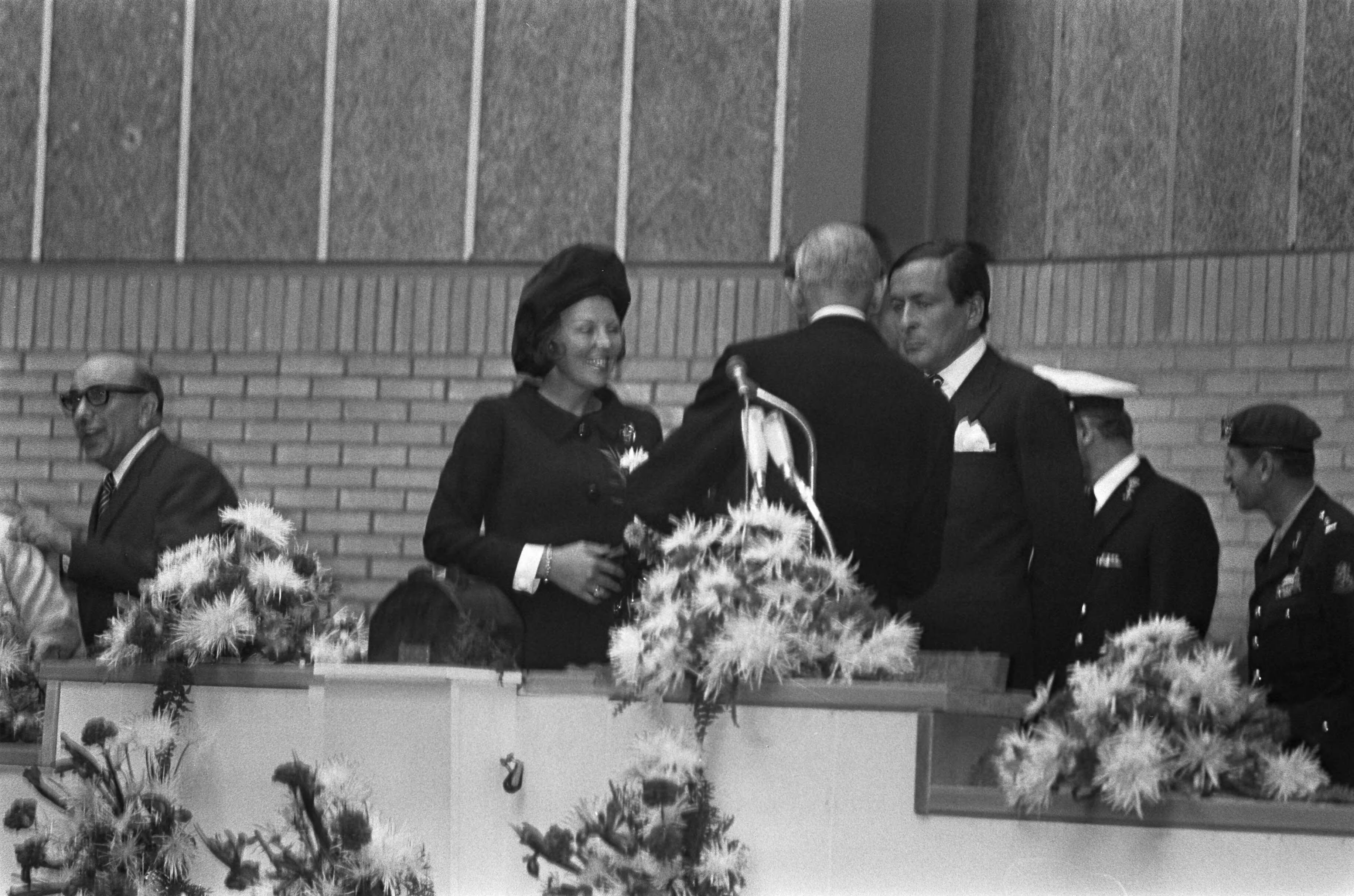 Fotocollectie Anefo — Prinses Beatrix en prins Claus bij de doop van geleide-wapen fregat "Tromp" te Vlissingen — Foto: Peters, Hans / Anefo. Licentie: Set B: Rechtenvrij / Publiek Domein. Bron: Nationaal Archief. http://hdl.handle.net/10648/ac2e04e6-d0b4-102d-bcf8-003048976d84