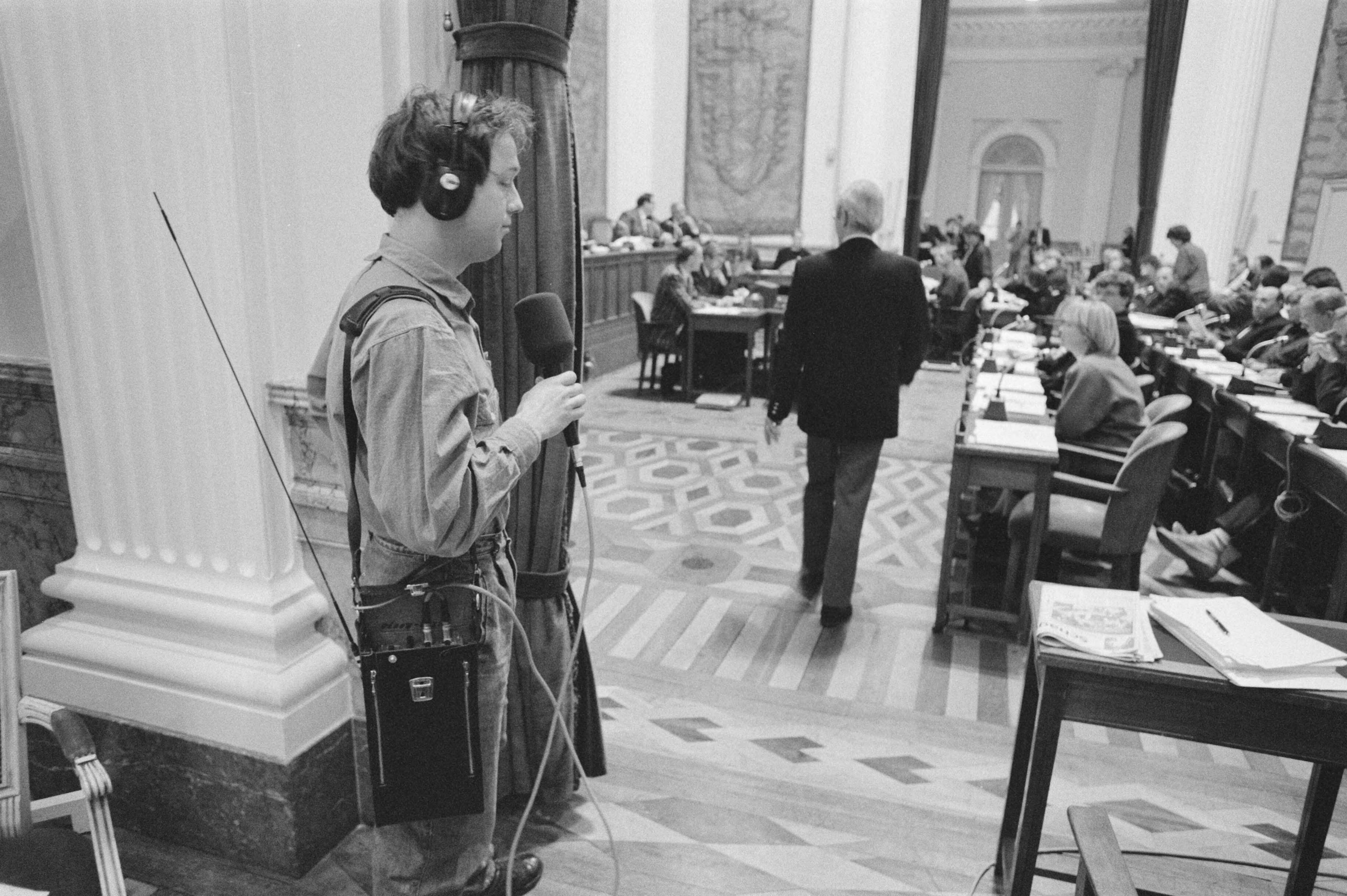 Fotocollectie Anefo — Radio STAD Adam volgt de debatten van Provinciale Staten NH over regionale omroep in Provinciehuis in Haarlem — Foto: Bogaerts, Rob / Anefo. Licentie: Set B: Rechtenvrij / Publiek Domein. Bron: Nationaal Archief. http://hdl.handle.net/10648/ad68573a-d0b4-102d-bcf8-003048976d84