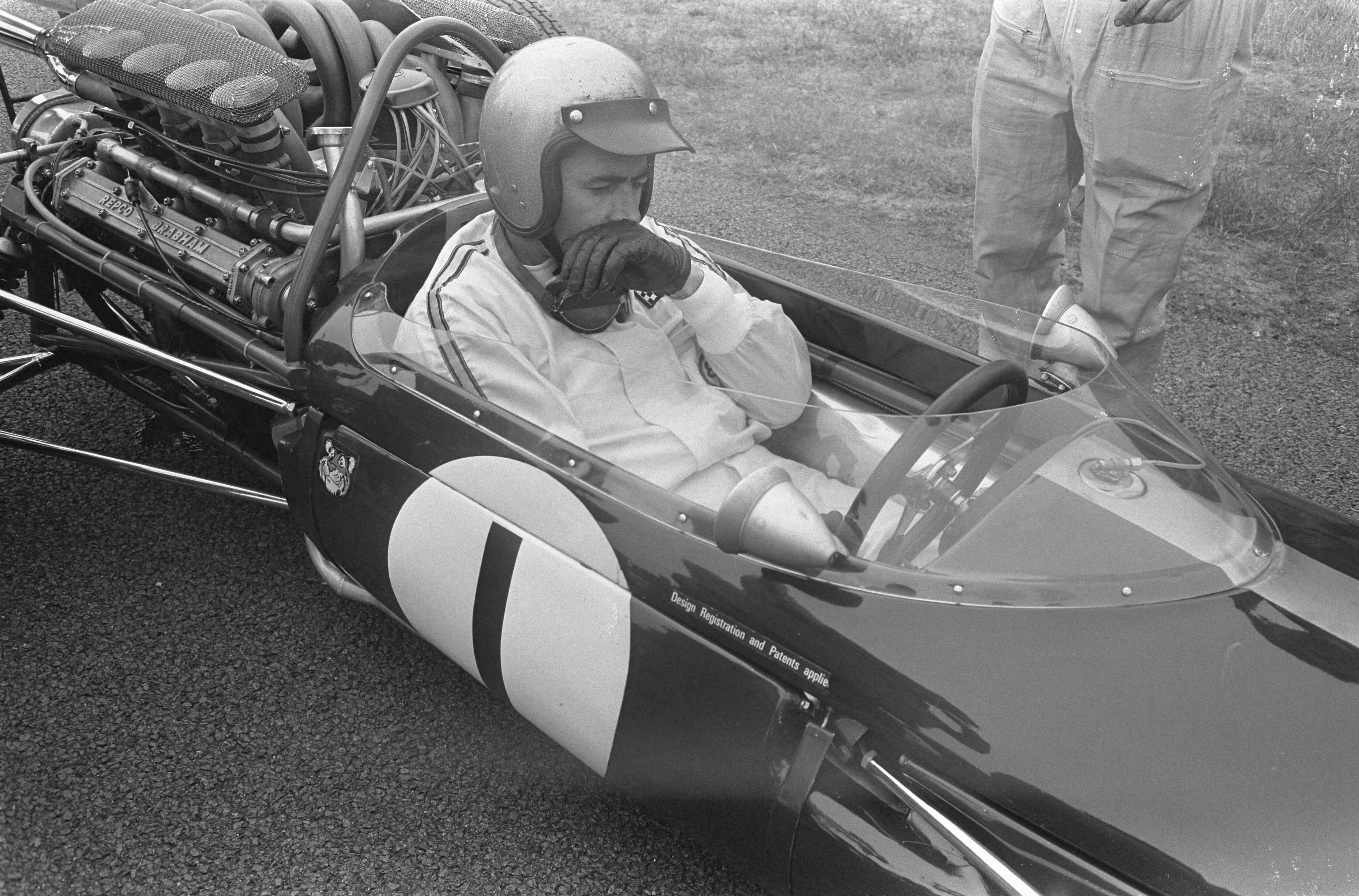 Fotocollectie Anefo — Grand Prix te Zandvoort — Foto: Koch, Eric / Anefo. Licentie: Set B: Rechtenvrij / Publiek Domein. Bron: Nationaal Archief. http://hdl.handle.net/10648/ab1afc80-d0b4-102d-bcf8-003048976d84