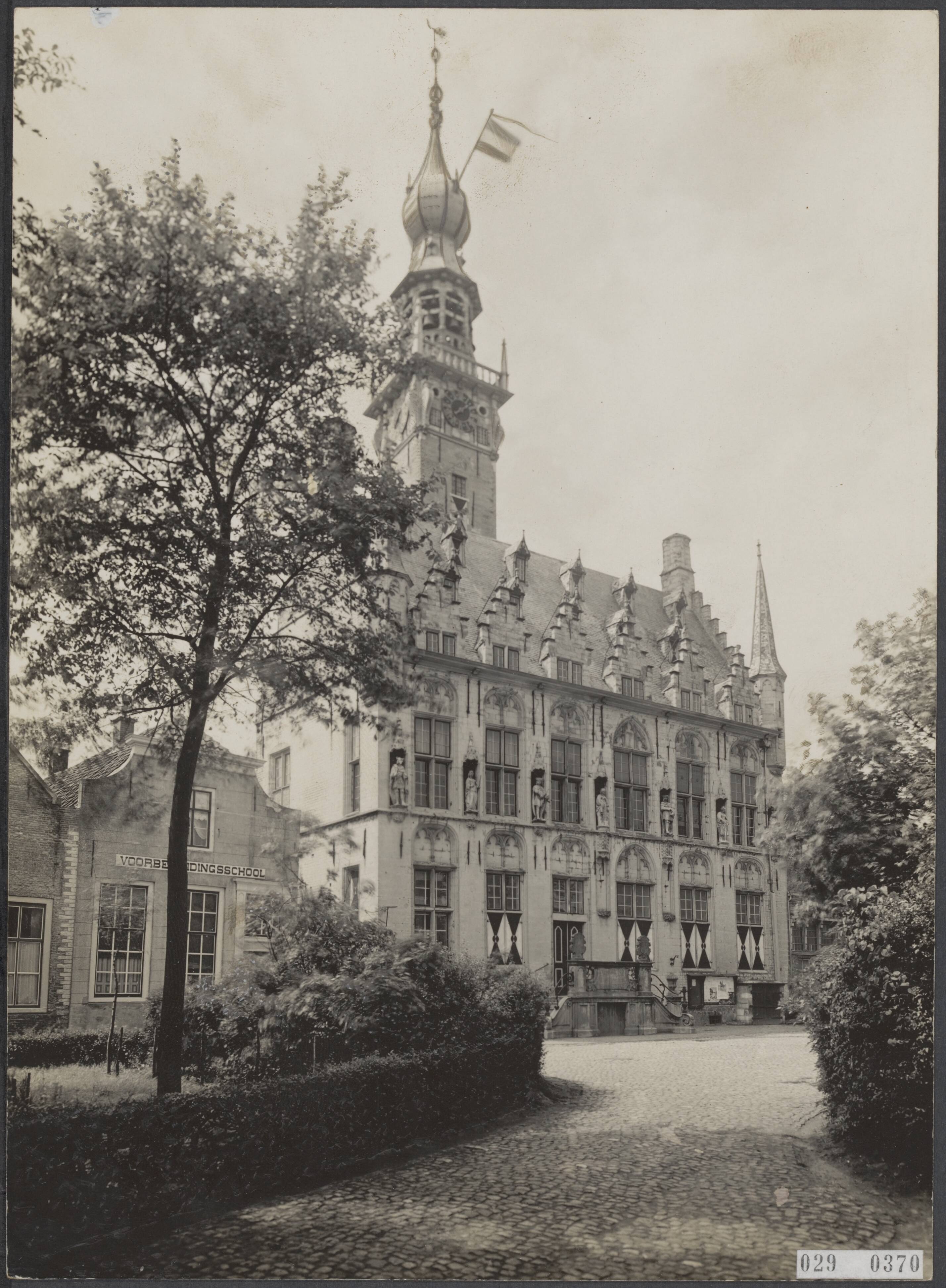 Fotocollectie Elsevier Binnenland — Stadhuis van Veer — Foto: Favier, Adriaan. Licentie: Set B: Rechtenvrij / Publiek Domein. Bron: Nationaal Archief. http://hdl.handle.net/10648/ade1ba1c-d0b4-102d-bcf8-003048976d84