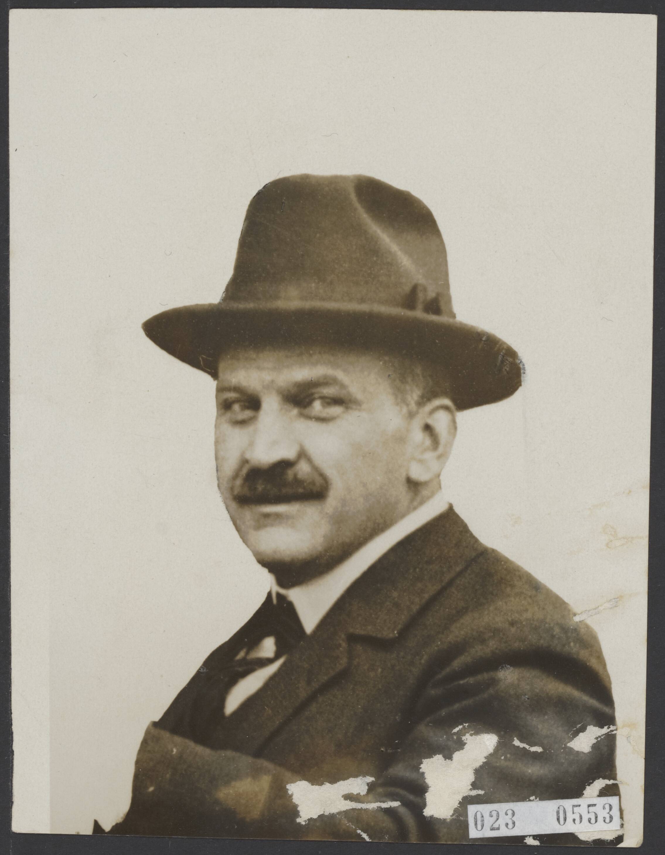 Fotocollectie Elsevier Binnenland — Dr. G.H. Cramer, gemeente-geneesheer van [Woudenberg], herdenkt zijn 25-jarig ambtsjubileum — Foto: N.V. Vereenigde Fotobureaux. Licentie: Set B: Rechtenvrij / Publiek Domein. Bron: Nationaal Archief. http://hdl.handle.net/10648/add4dc5c-d0b4-102d-bcf8-003048976d84