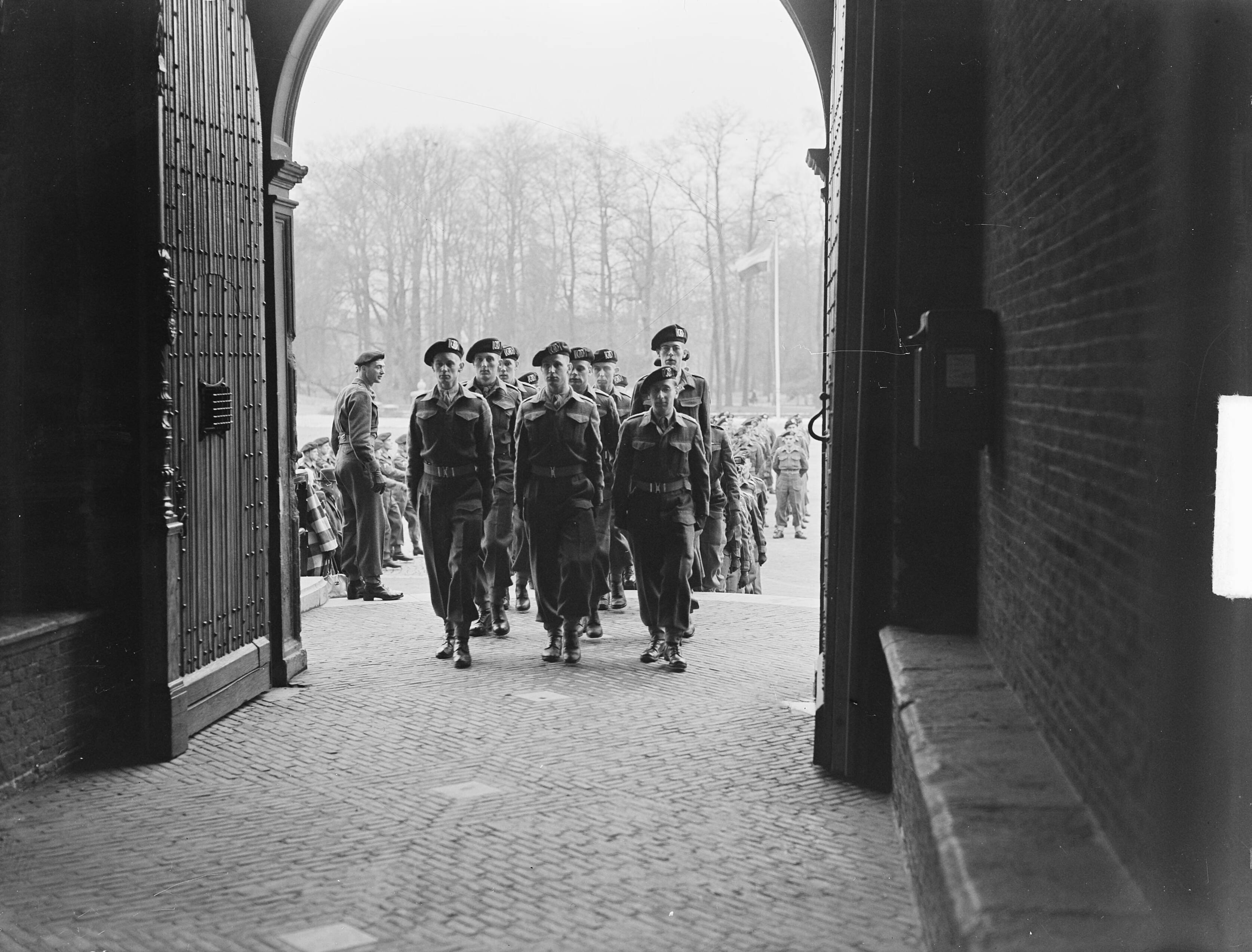 KMA Breda. Nieuwe cadetten — Foto: Pot, Harry / Anefo. — Licentie: Set B: Rechtenvrij / Publiek Domein. Bron: Nationaal Archief. http://hdl.handle.net/10648/a8e3099e-d0b4-102d-bcf8-003048976d84