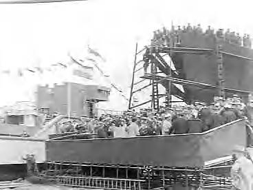 Fotocollectie Anefo — Tewaterlating van de mijnenveger Hr. Ms. "Lisse" bij scheepswerf E.J. Smit & Zn. te Westerbroek — Foto: Rossem, Wim van / Anefo. Licentie: Set B: Rechtenvrij / Publiek Domein. Bron: Nationaal Archief. http://hdl.handle.net/10648/a948356c-d0b4-102d-bcf8-003048976d84