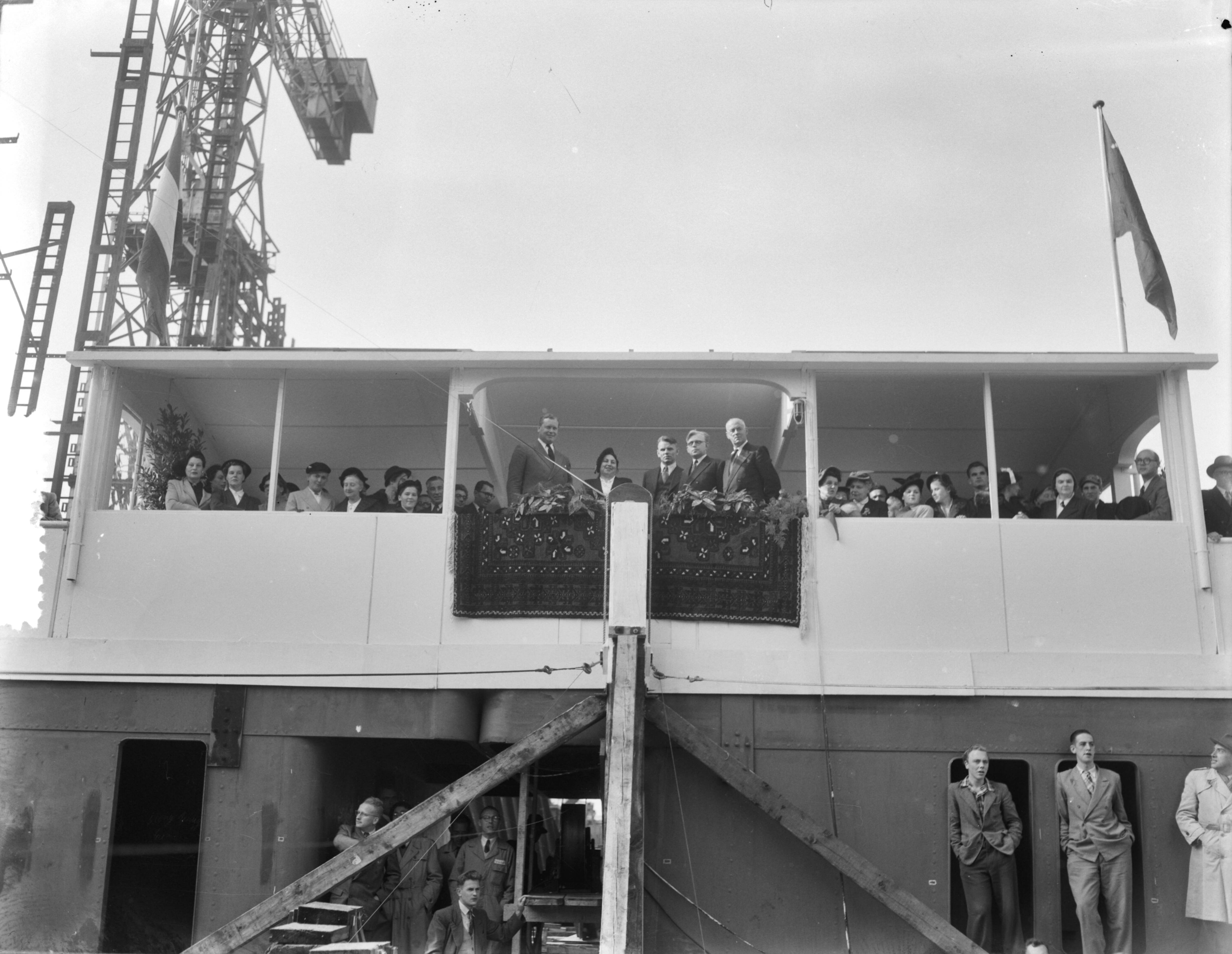 Fotocollectie Anefo — Tewaterlating vrachtschip "OGB" op de werf van N.V. Koninklijke Maatschappij "De Schelde" te Vlissingen — Foto: Duinen, G.W. van / Anefo. Licentie: Set B: Rechtenvrij / Publiek Domein. Bron: Nationaal Archief. http://hdl.handle.net/10648/a9152b22-d0b4-102d-bcf8-003048976d84