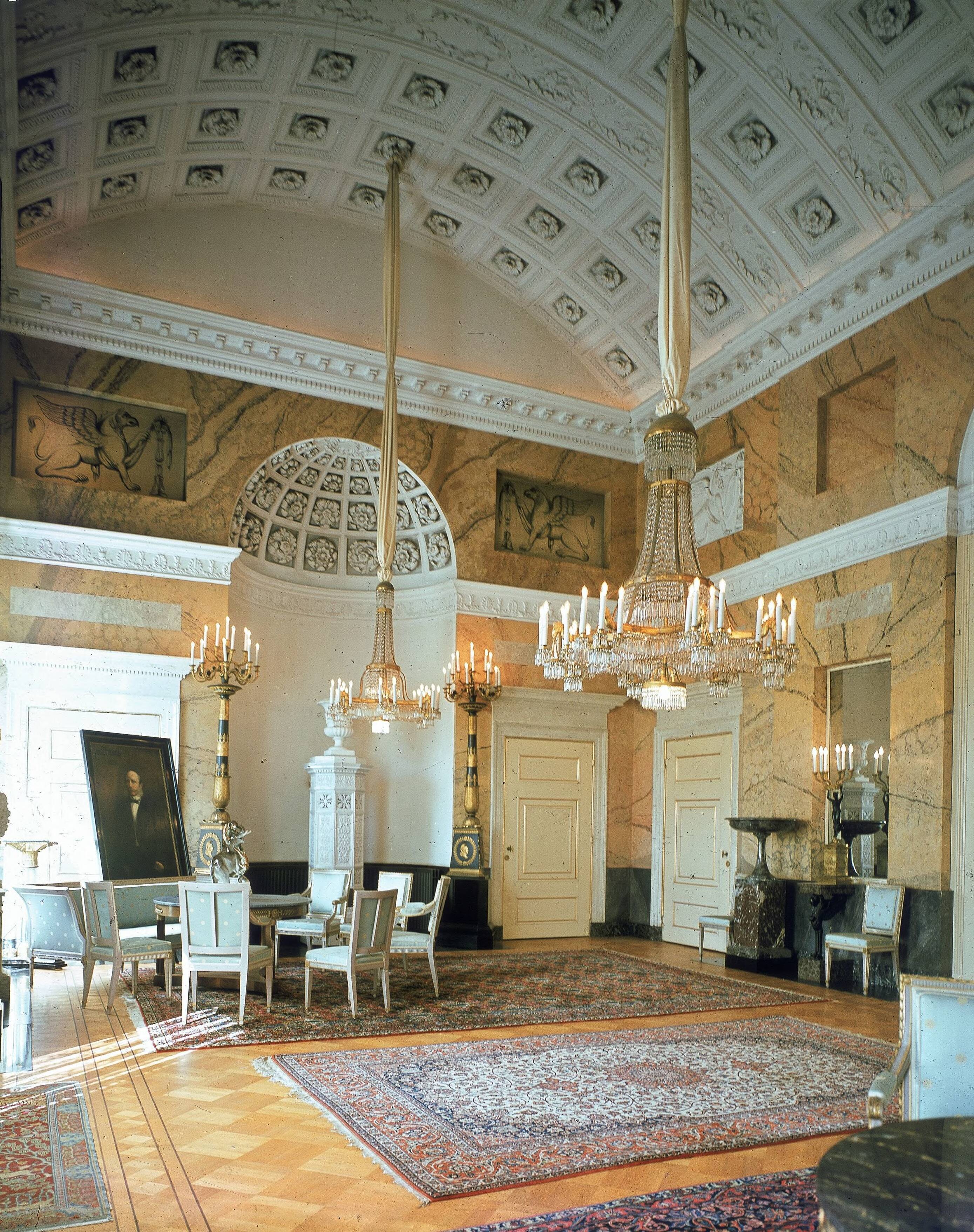 Fotocollectie RVD / Koninklijk Huis — Interieur paleis Soestdijk, stuczaal — Foto: Mastenbroek, Cees / RVD. Licentie: Set B: Rechtenvrij / Publiek Domein. Bron: Nationaal Archief. http://hdl.handle.net/10648/afb1f050-d0b4-102d-bcf8-003048976d84