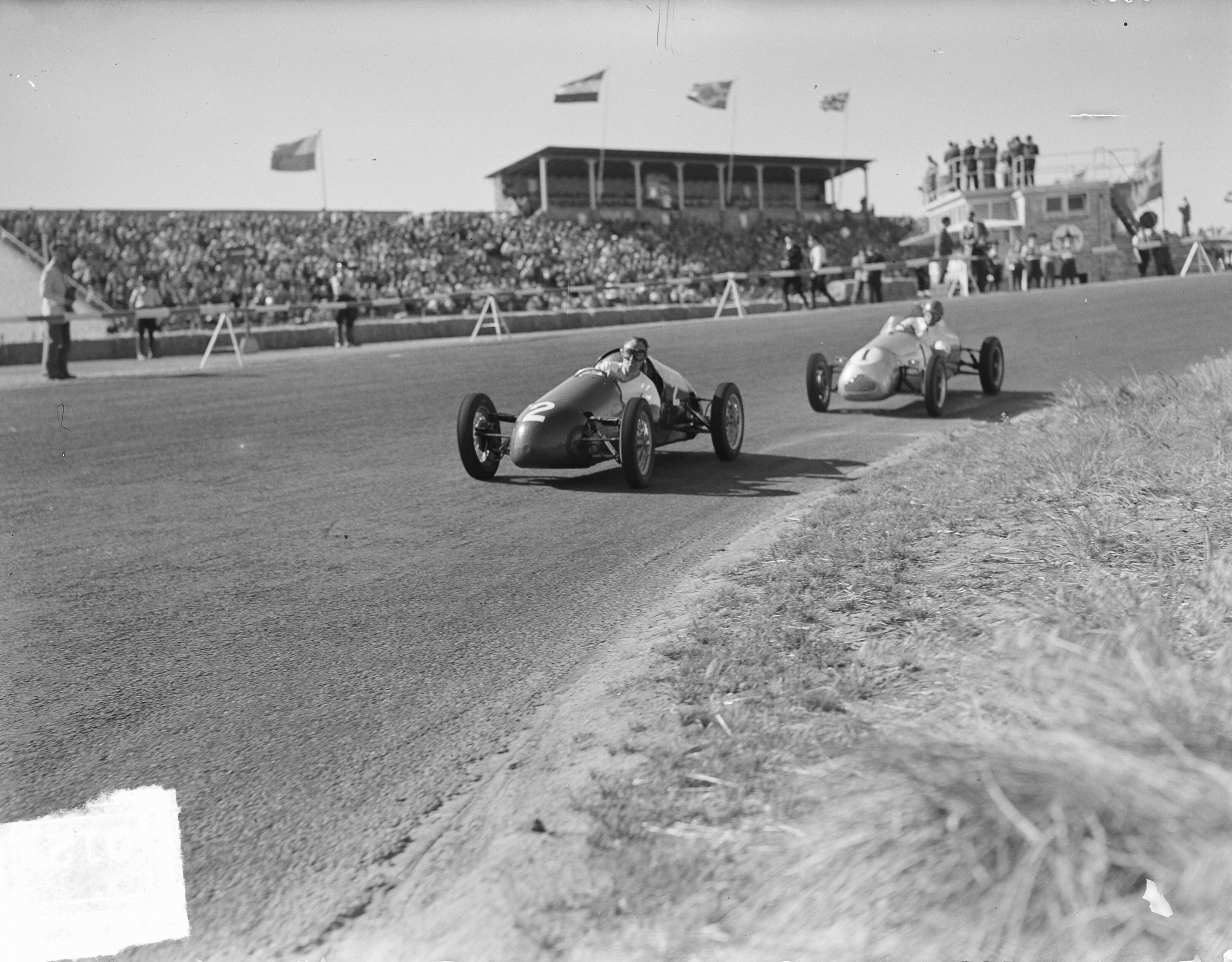 Autoraces Zandvoort — Foto: Bilsen, Joop van / Anefo. — Licentie: Set B: Rechtenvrij / Publiek Domein. Bron: Nationaal Archief. http://hdl.handle.net/10648/a8d9de3c-d0b4-102d-bcf8-003048976d84