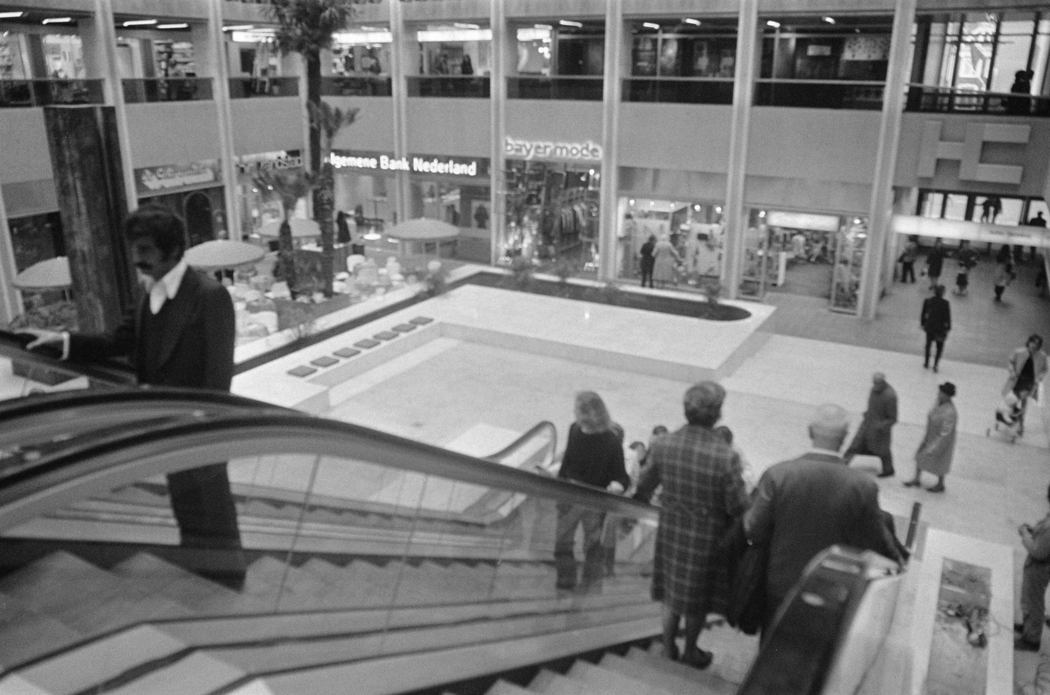 Fotocollectie Anefo — Utrecht, nieuw centrum Hoog Catharijne — Foto: Punt, W. / Anefo. Licentie: Set B: Rechtenvrij / Publiek Domein. Bron: Nationaal Archief. http://hdl.handle.net/10648/ac387188-d0b4-102d-bcf8-003048976d84