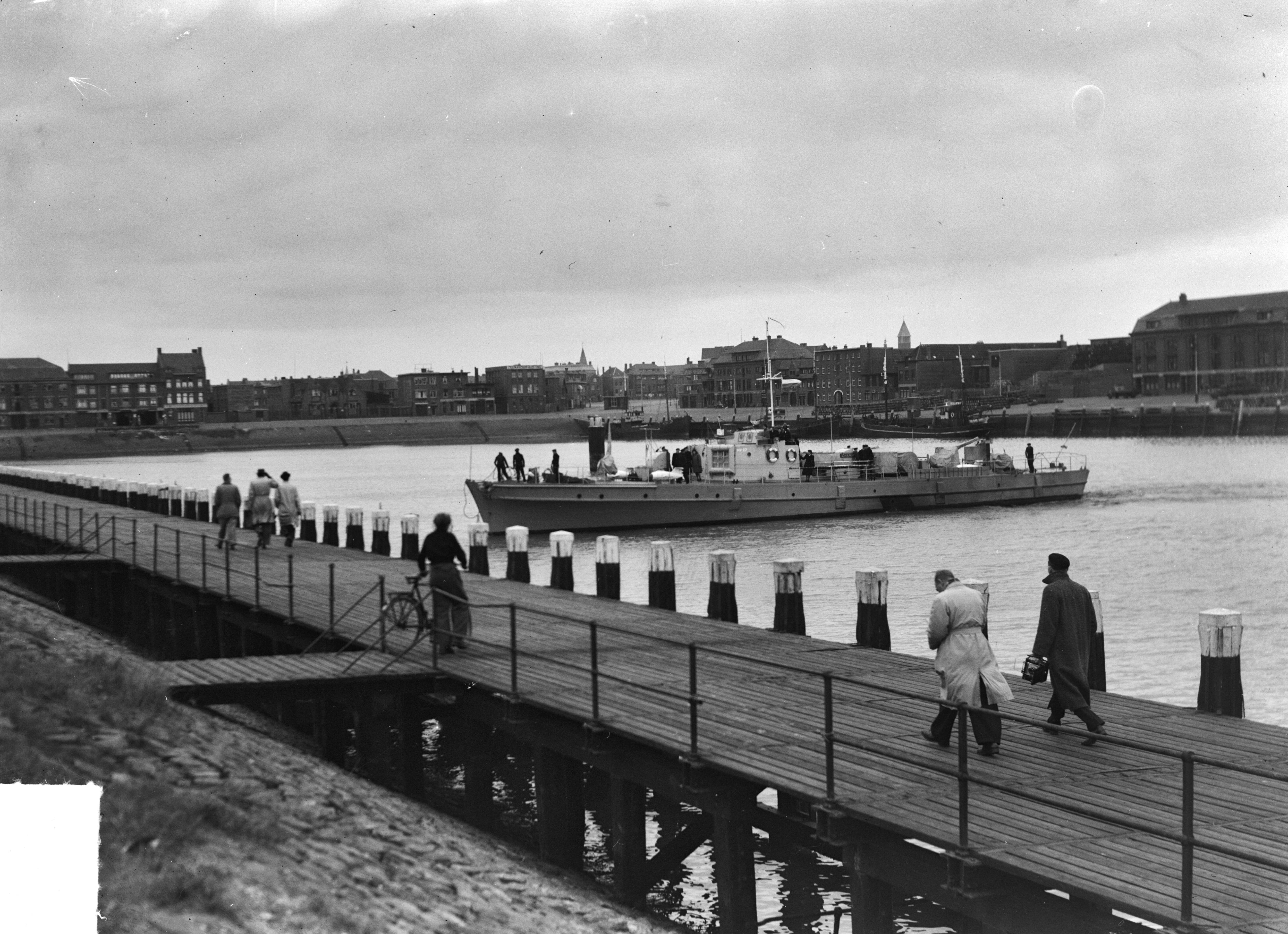 Fotocollectie Anefo — 4 mijnenvegers in de haven van Scheveningen — Foto: Noske, J.D. / Anefo. Licentie: Set B: Rechtenvrij / Publiek Domein. Bron: Nationaal Archief. http://hdl.handle.net/10648/a8d68458-d0b4-102d-bcf8-003048976d84